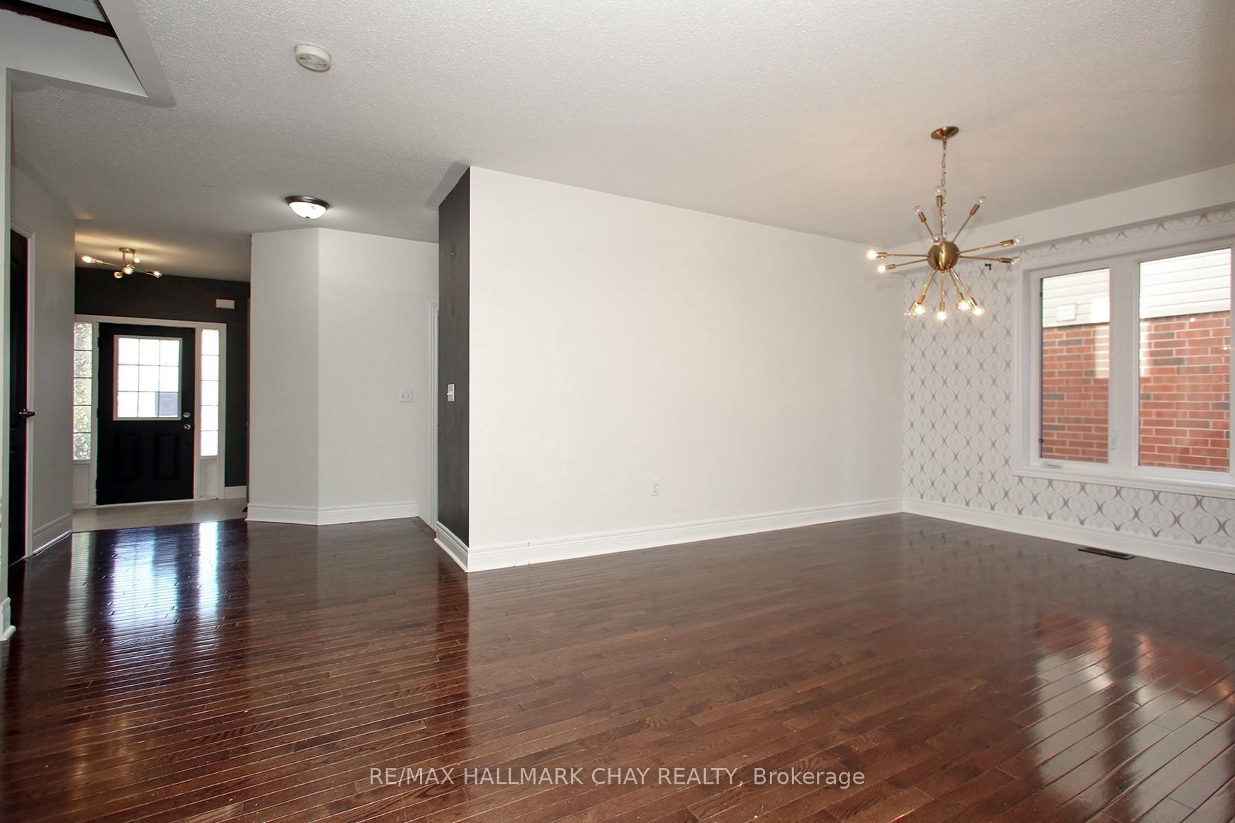 Photo 11 of 60 Bathgate Crescent, Clarington, Courtice — HOMEH