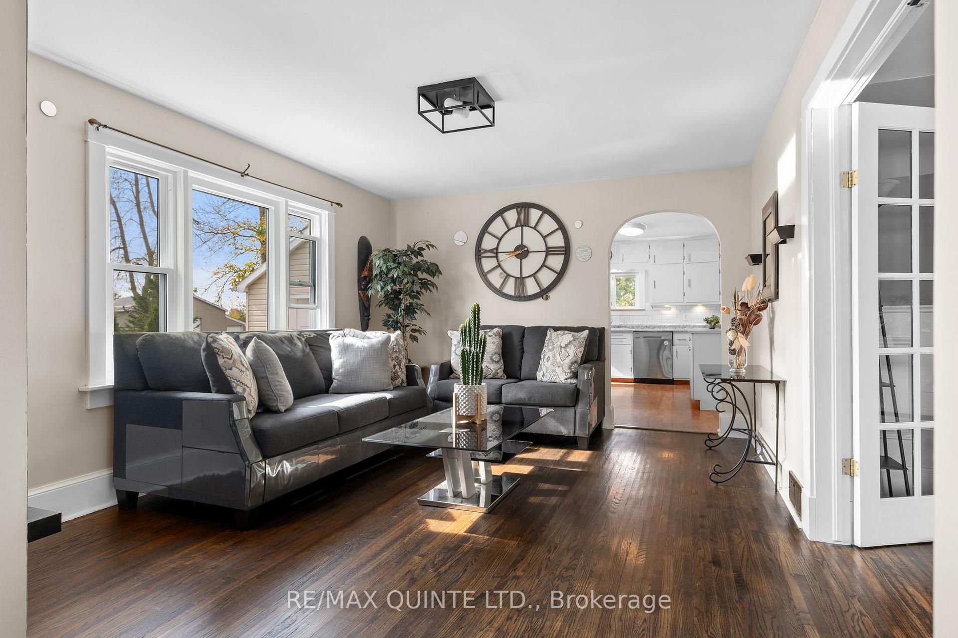 Photo 3 of 469 Ashley Street, Belleville, Thurlow Ward — HOMEH