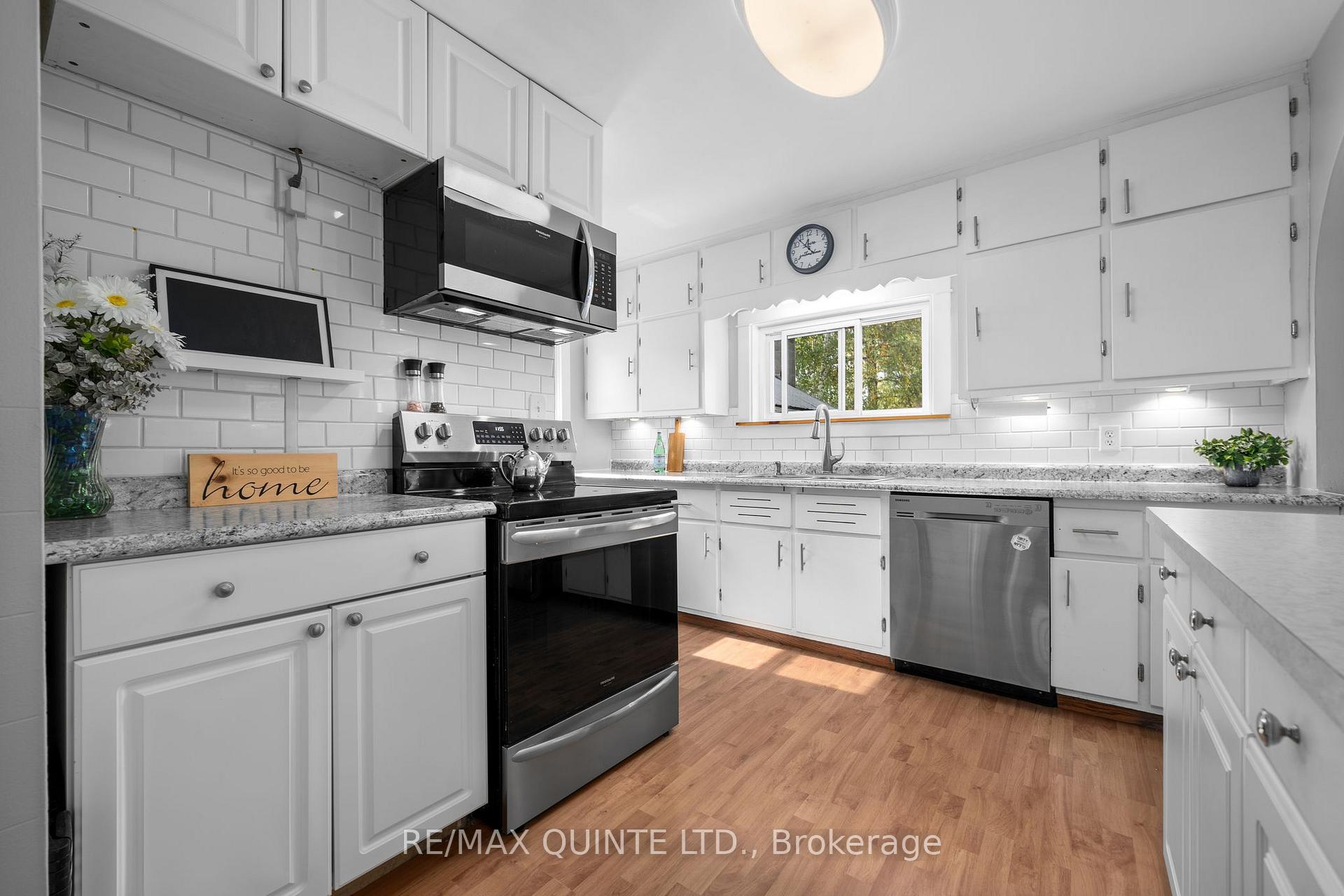 Photo 7 of 469 Ashley Street, Belleville, Thurlow Ward — HOMEH