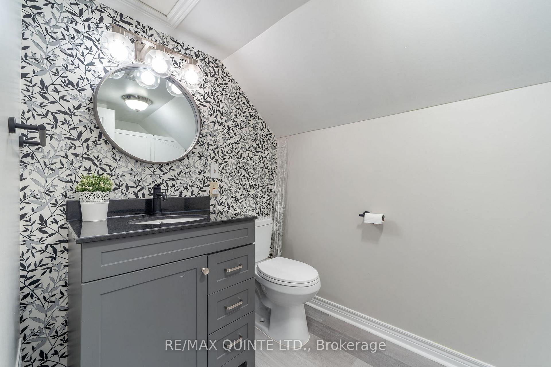 Photo 12 of 469 Ashley Street, Belleville, Thurlow Ward — HOMEH