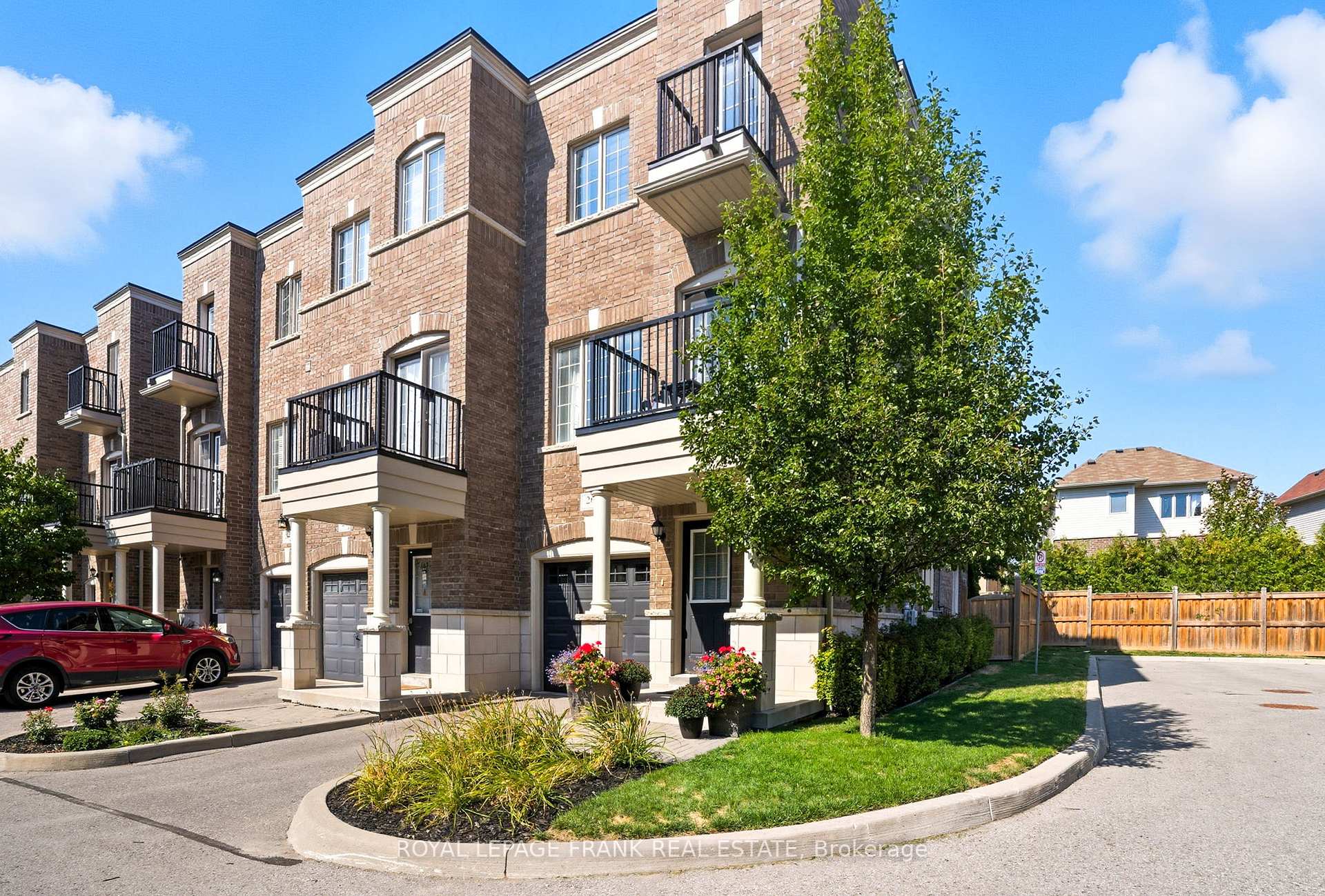 Photo 1 of 26 Ferris Square, Clarington, Courtice — HOMEH