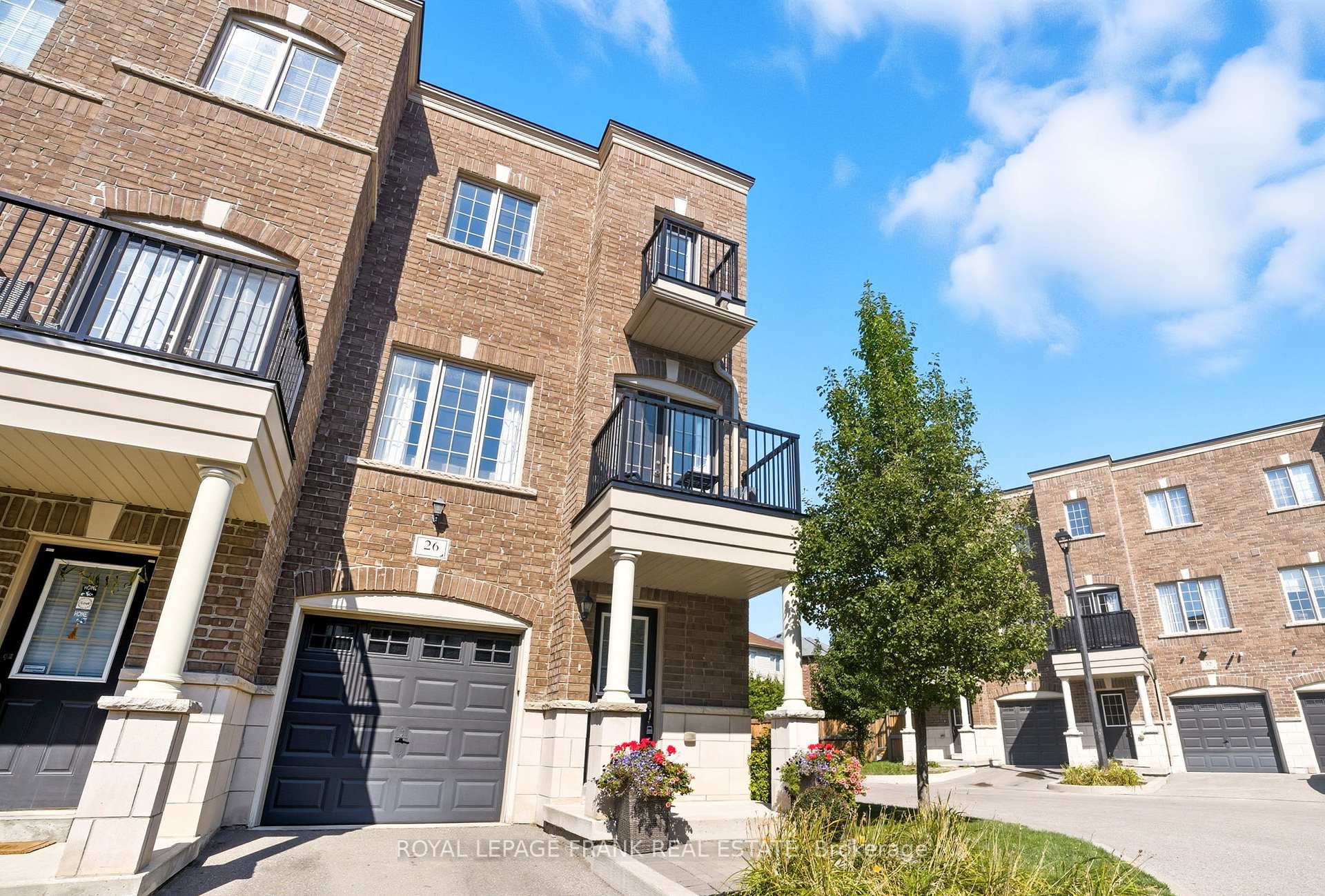 Photo 2 of 26 Ferris Square, Clarington, Courtice — HOMEH