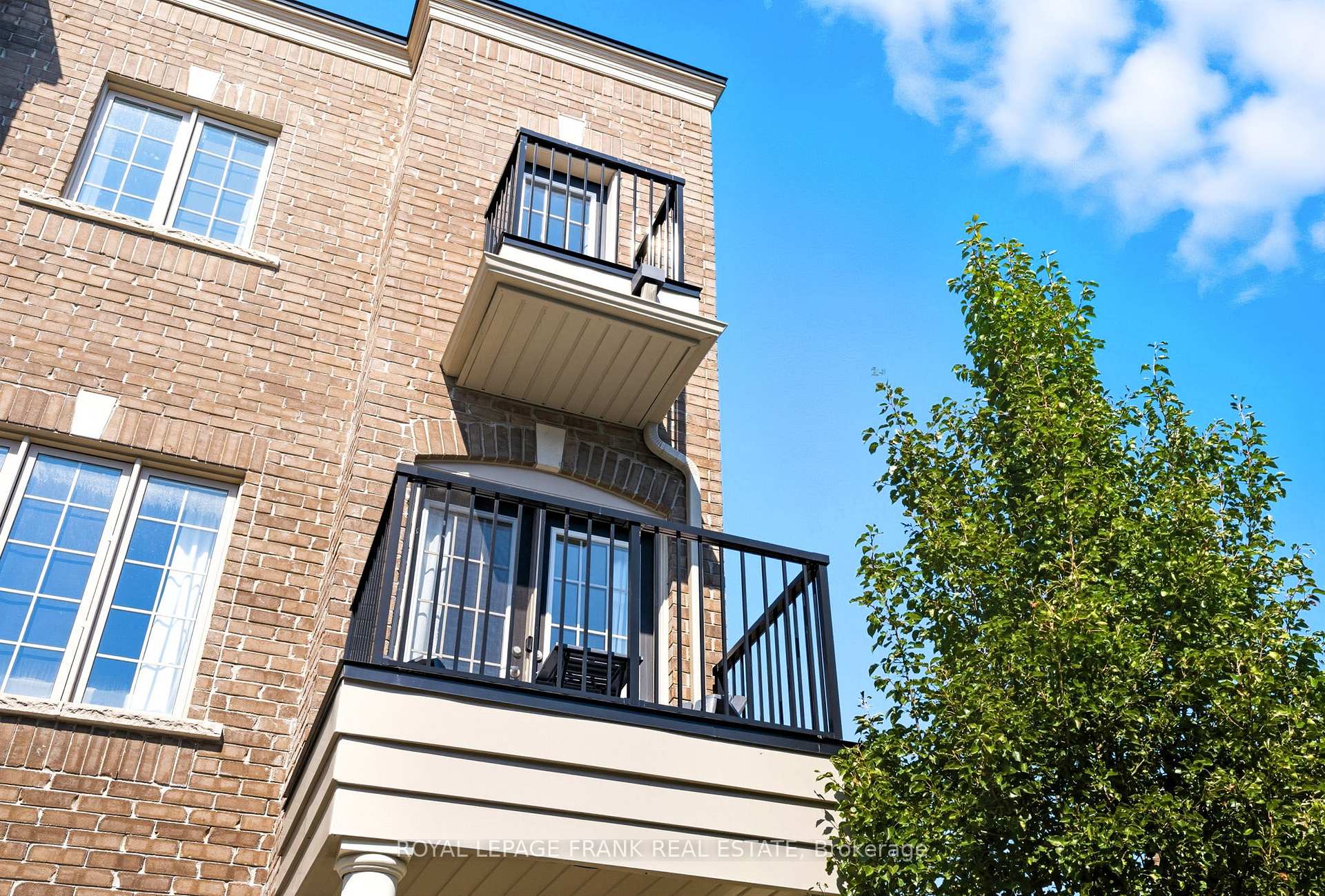 Photo 3 of 26 Ferris Square, Clarington, Courtice — HOMEH