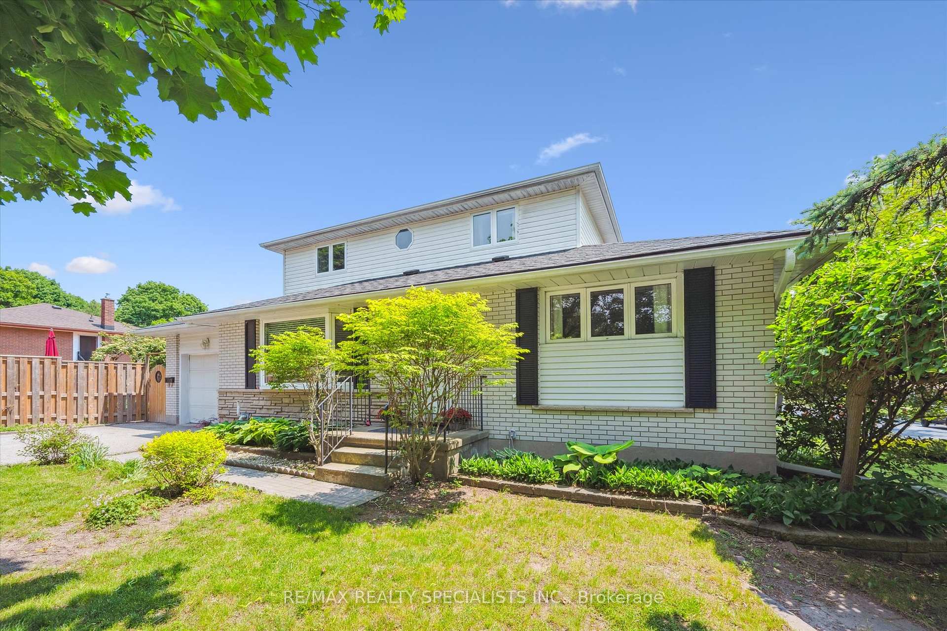 Photo 8 of 60 Kenwood Crescent, Guelph, Downtown — HOMEH