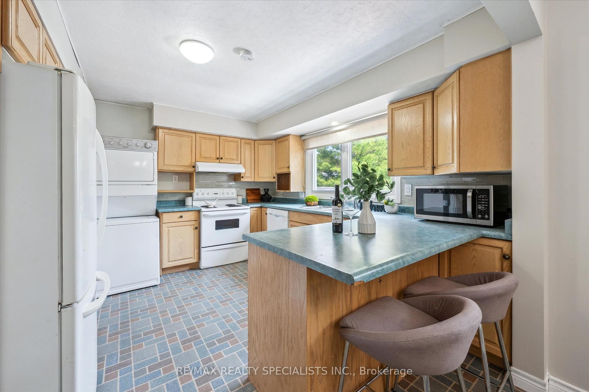 Photo 15 of 60 Kenwood Crescent, Guelph, Downtown — HOMEH