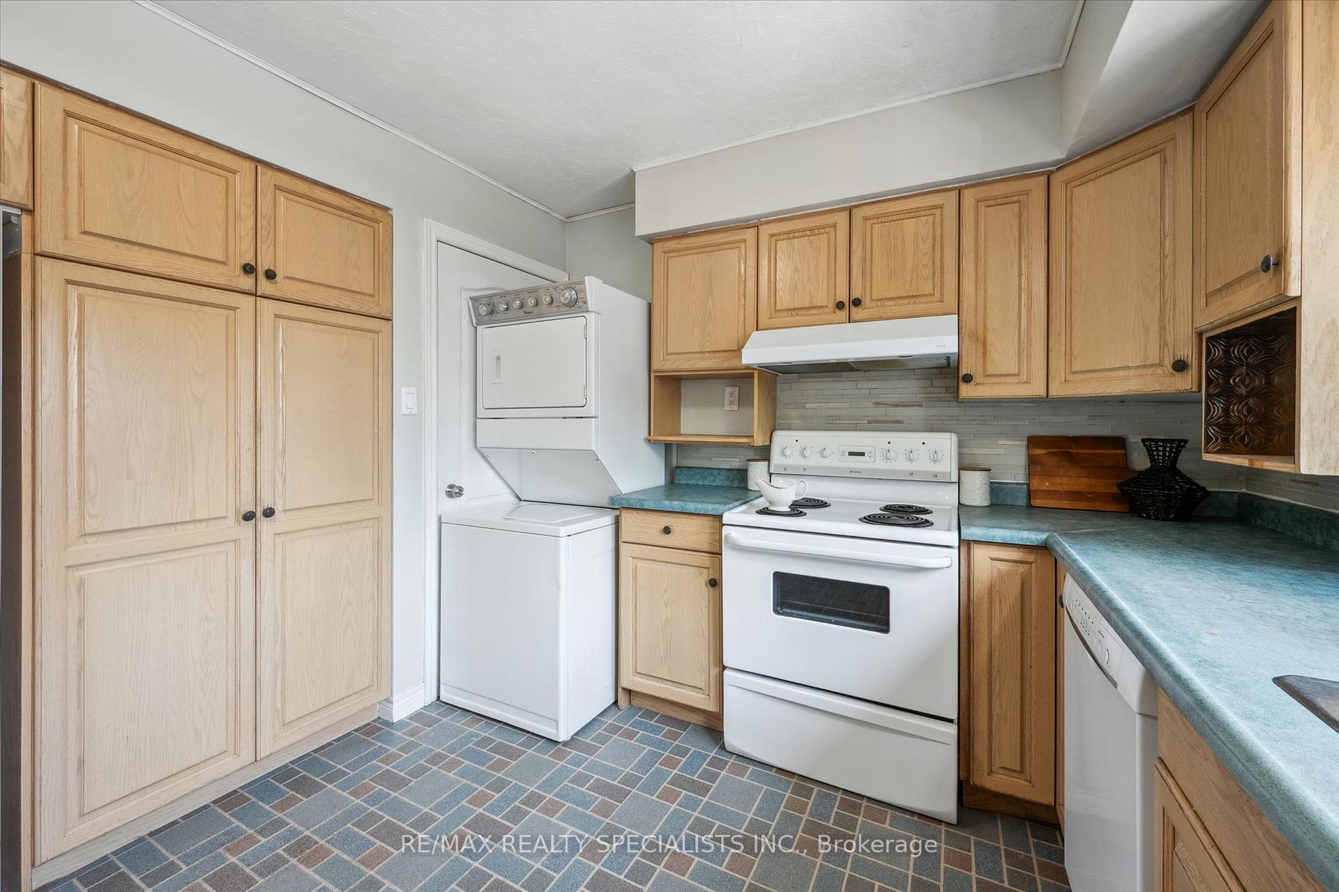 Photo 16 of 60 Kenwood Crescent, Guelph, Downtown — HOMEH