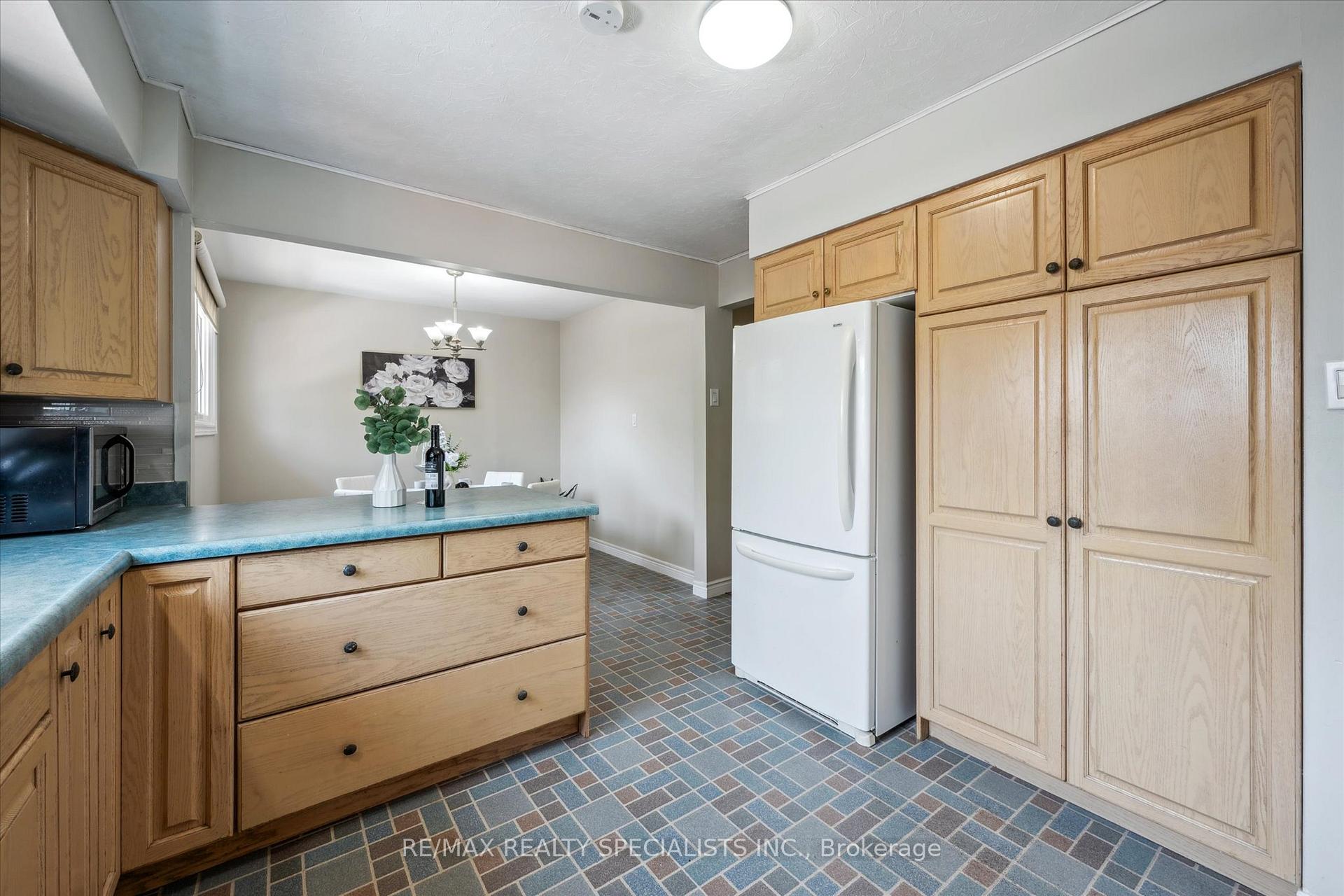Photo 20 of 60 Kenwood Crescent, Guelph, Downtown — HOMEH