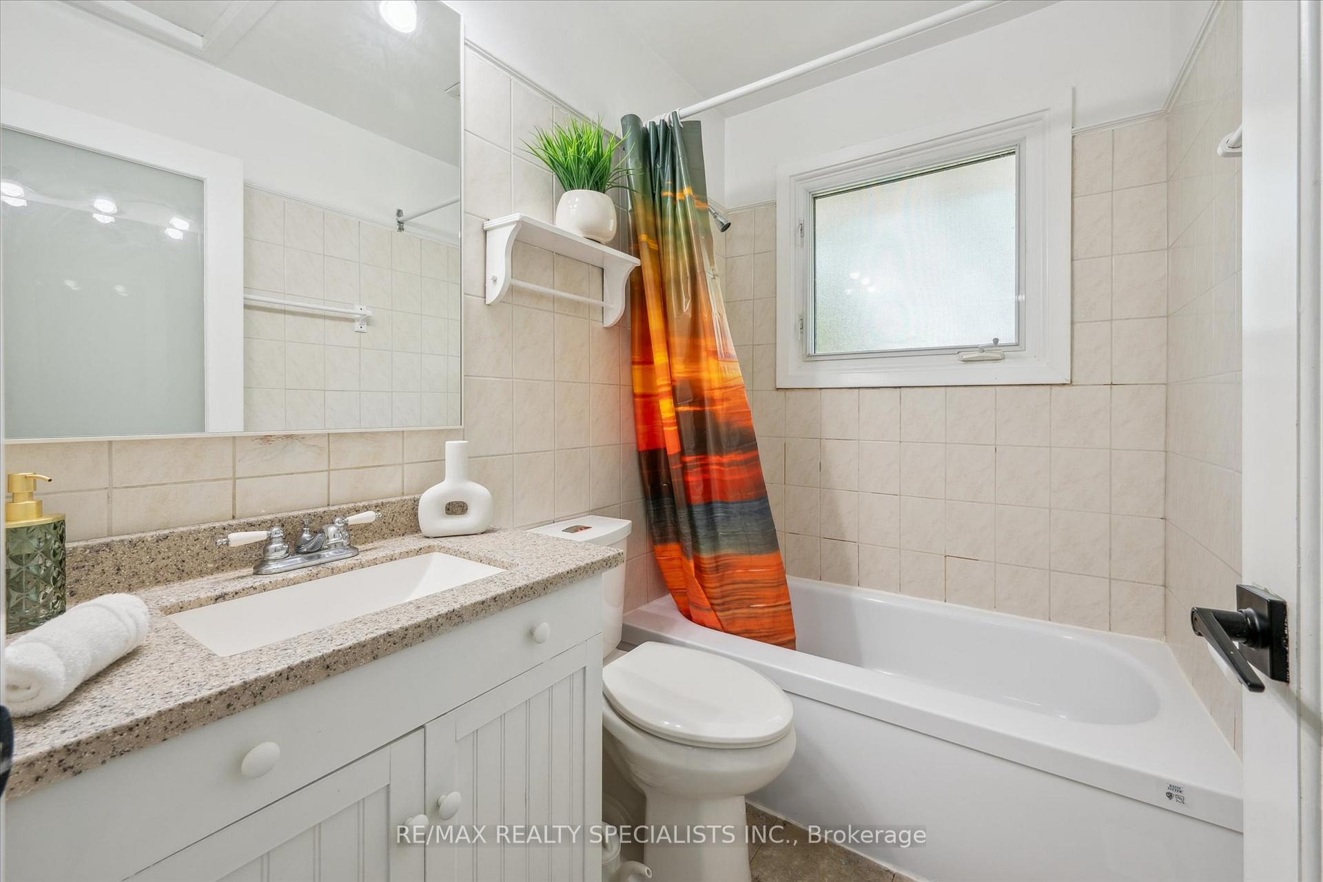 Photo 24 of 60 Kenwood Crescent, Guelph, Downtown — HOMEH