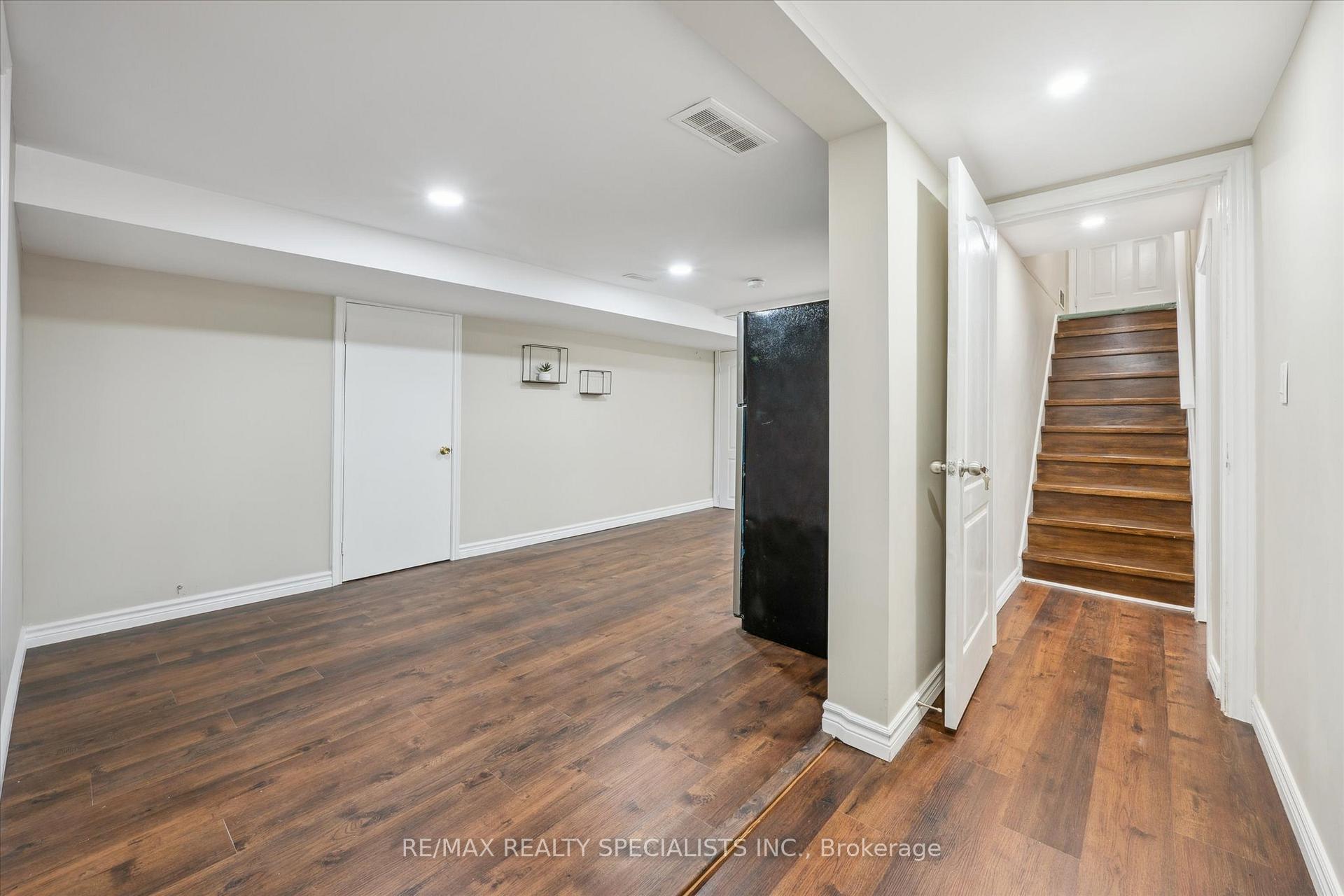 Photo 31 of 60 Kenwood Crescent, Guelph, Downtown — HOMEH
