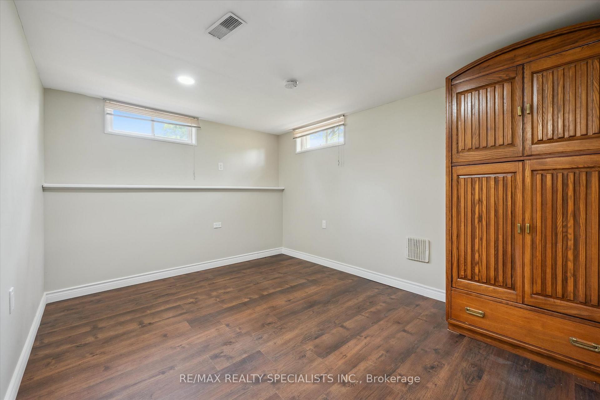 Photo 35 of 60 Kenwood Crescent, Guelph, Downtown — HOMEH