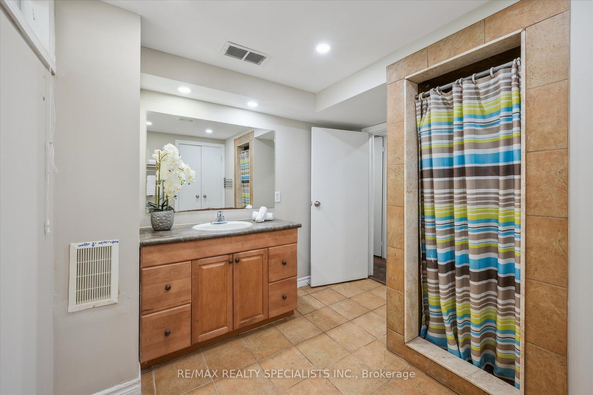 Photo 38 of 60 Kenwood Crescent, Guelph, Downtown — HOMEH