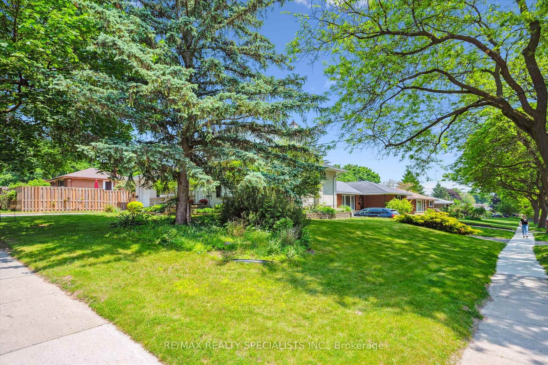 Photo 39 of 60 Kenwood Crescent, Guelph, Downtown — HOMEH