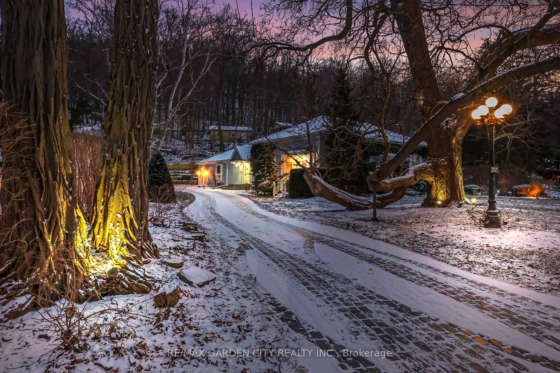 Photo 6 of 129 Main Street W, Grimsby, Grimsby West — HOMEH