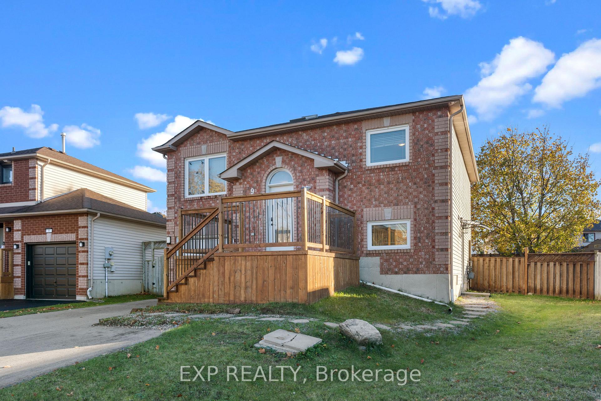 Photo 2 of 9 Waddington Crescent, Barrie, Holly — HOMEH