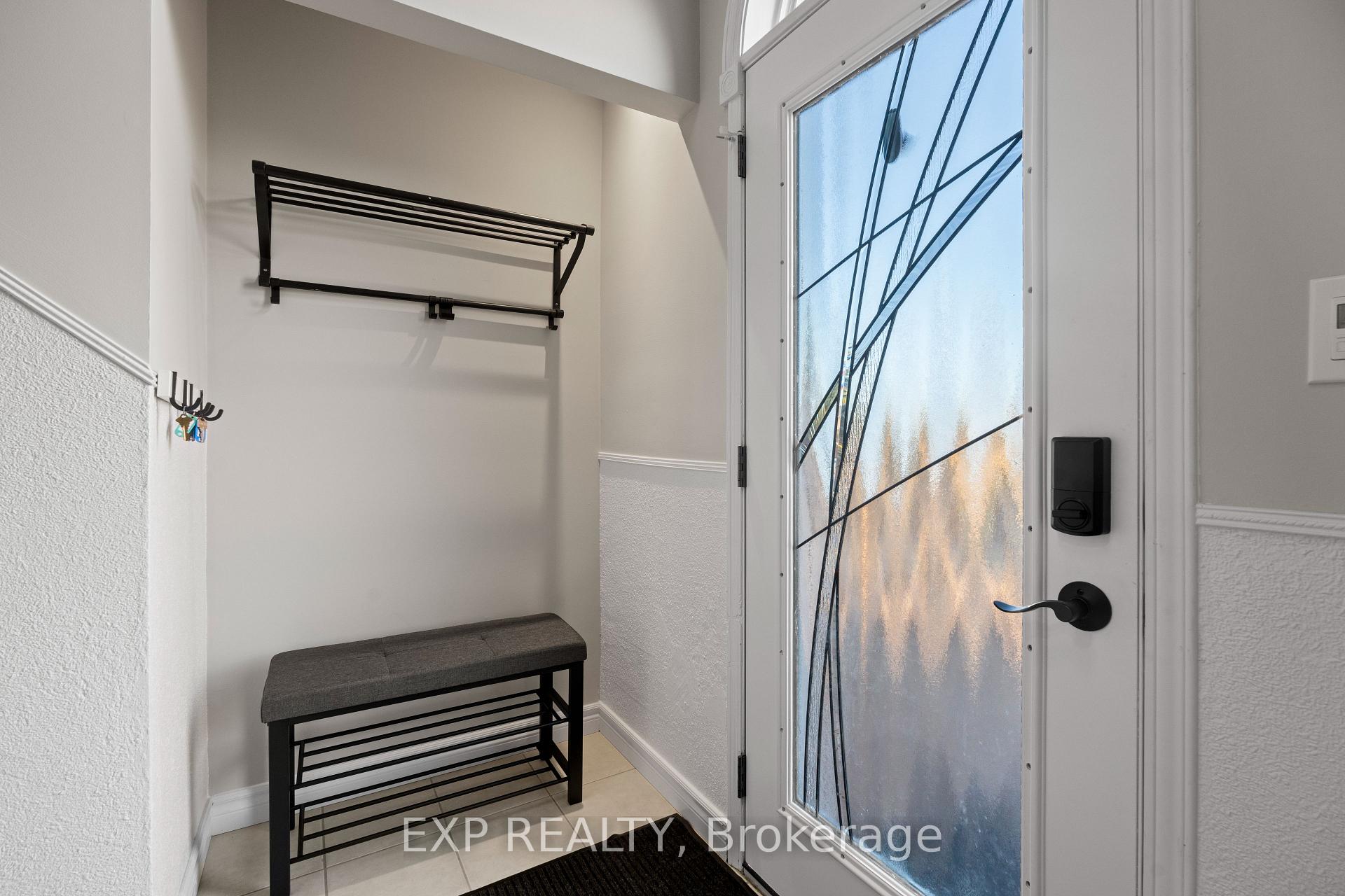 Photo 3 of 9 Waddington Crescent, Barrie, Holly — HOMEH
