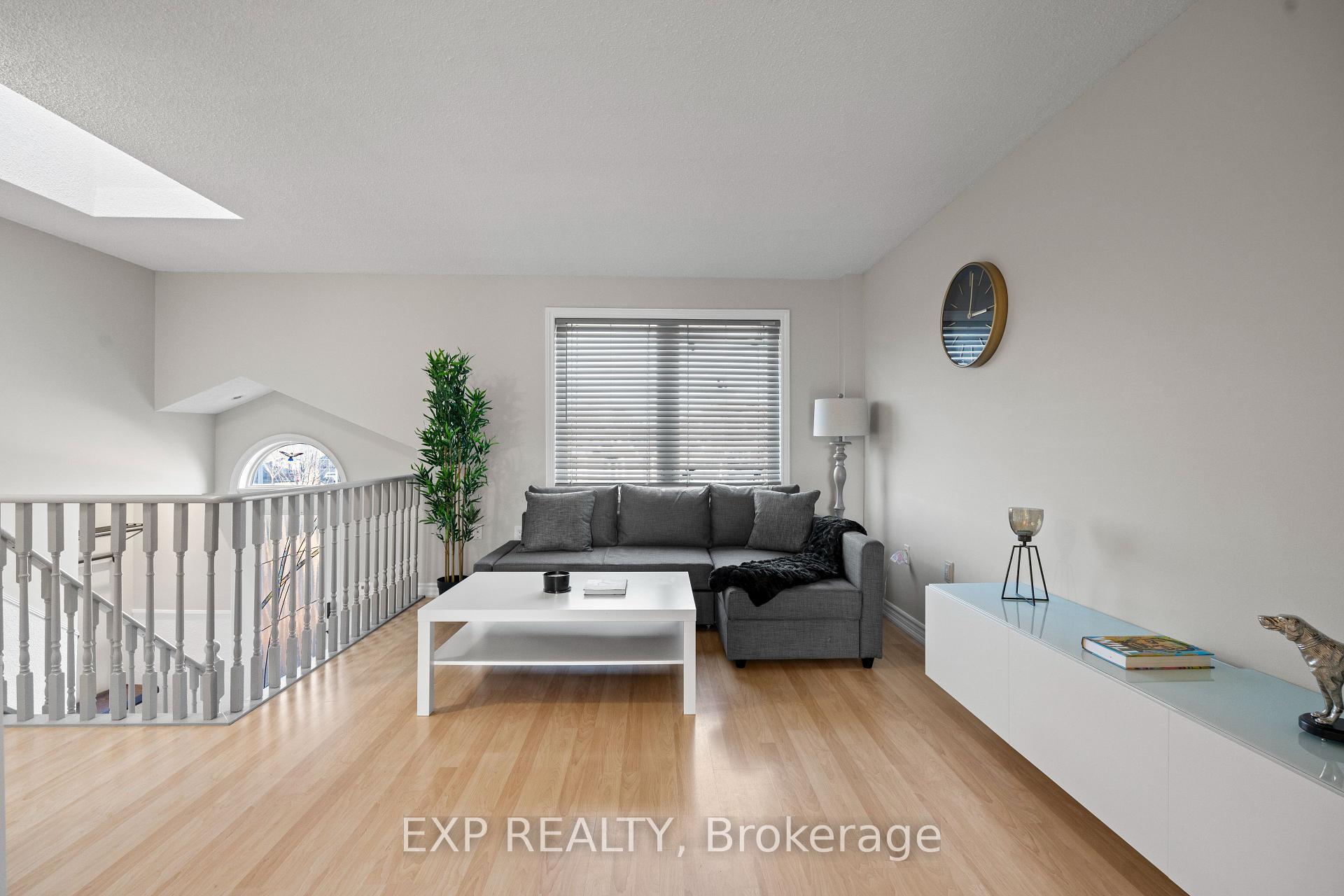 Photo 8 of 9 Waddington Crescent, Barrie, Holly — HOMEH