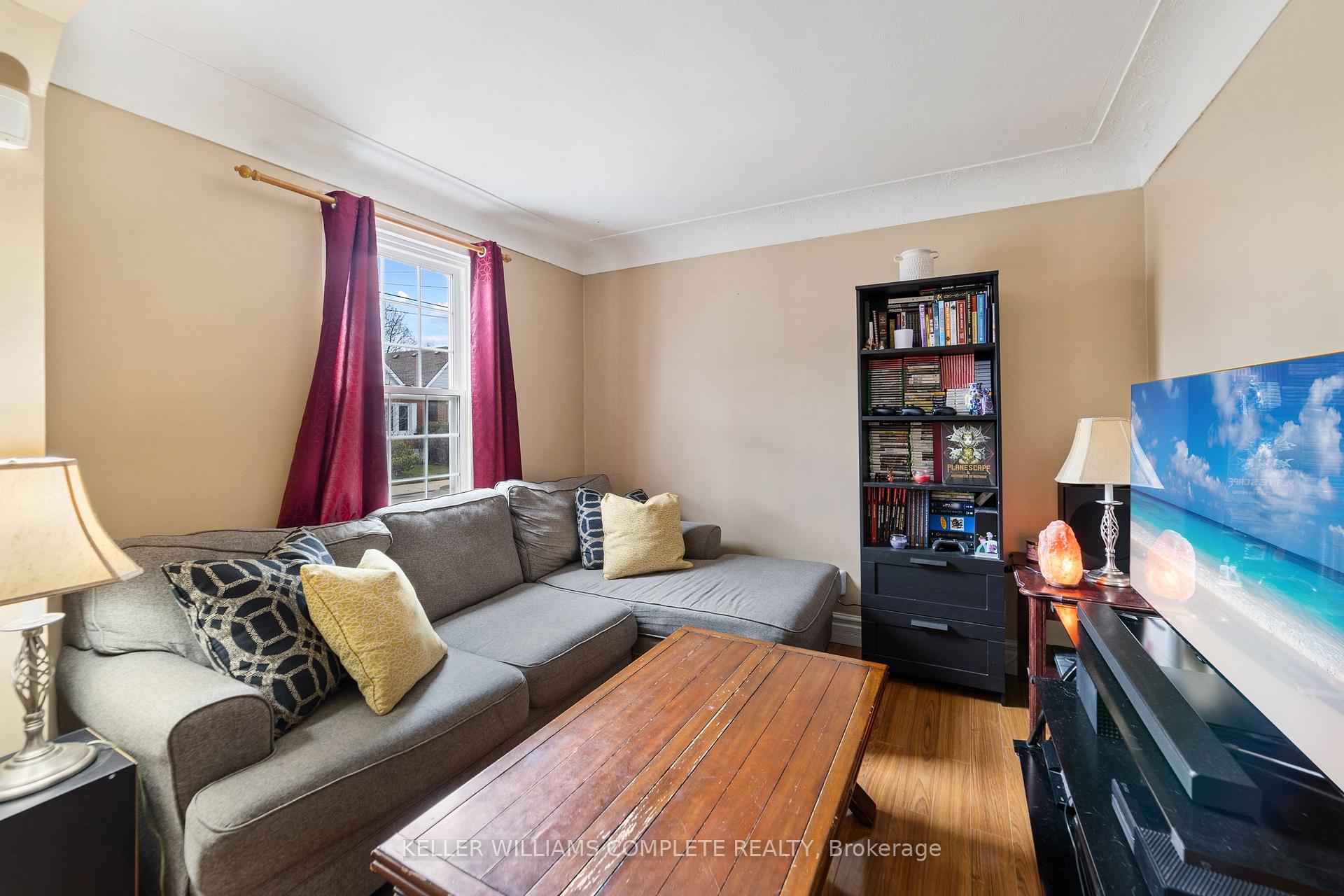 Photo 5 of 138 Albany Avenue, Hamilton, Homeside — HOMEH