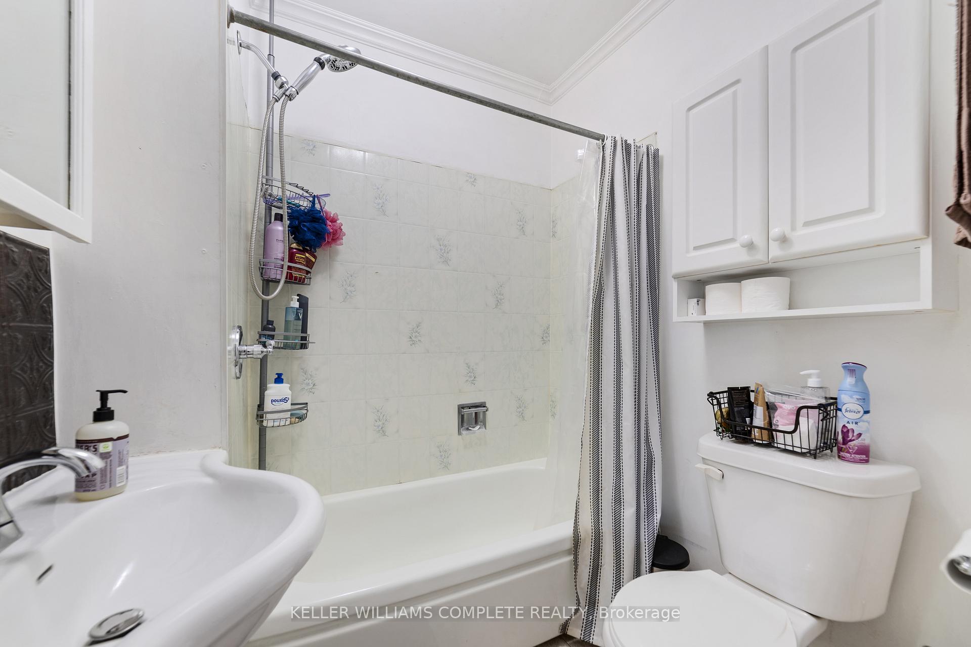 Photo 6 of 138 Albany Avenue, Hamilton, Homeside — HOMEH