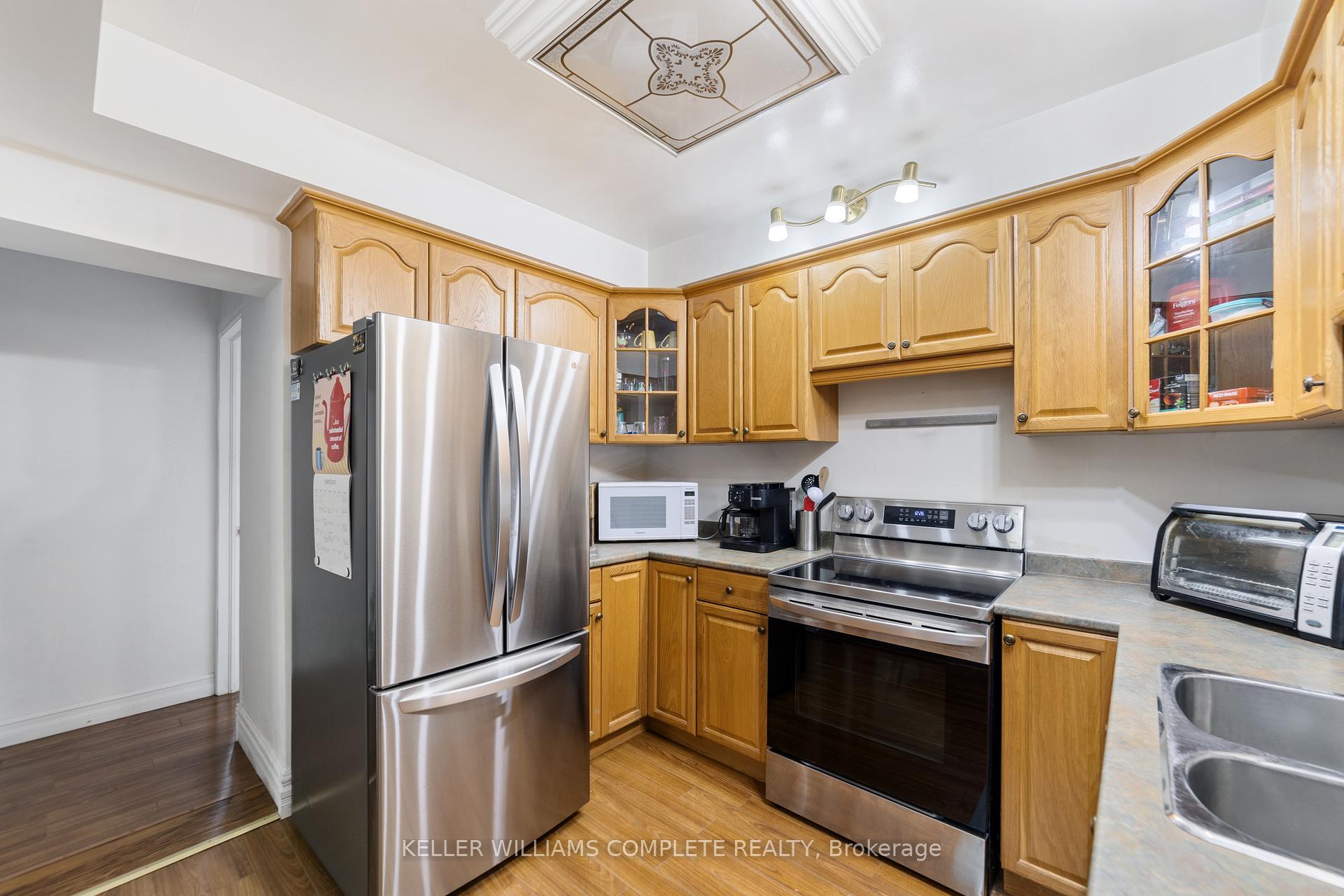 Photo 8 of 138 Albany Avenue, Hamilton, Homeside — HOMEH