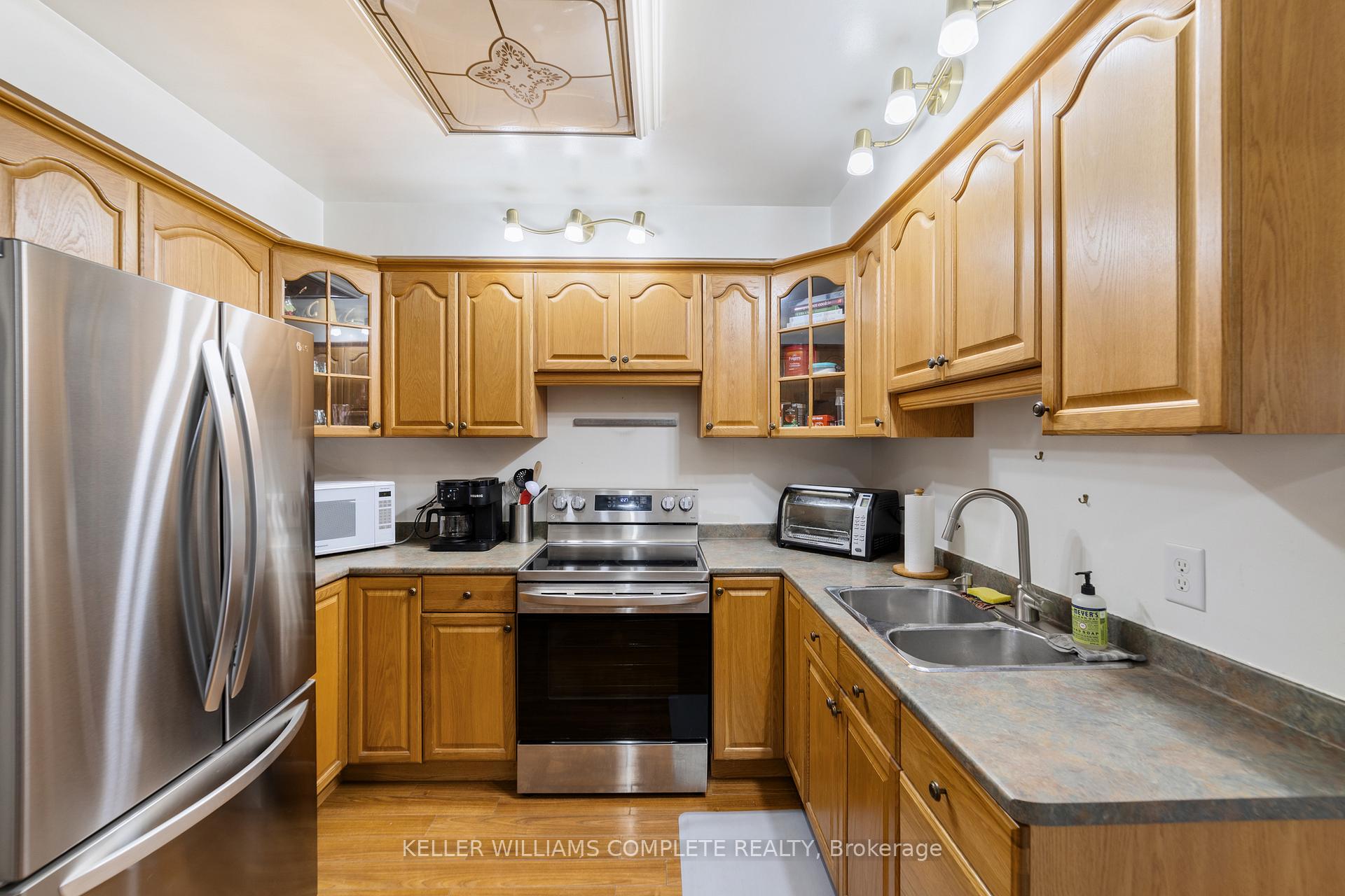 Photo 13 of 138 Albany Avenue, Hamilton, Homeside — HOMEH