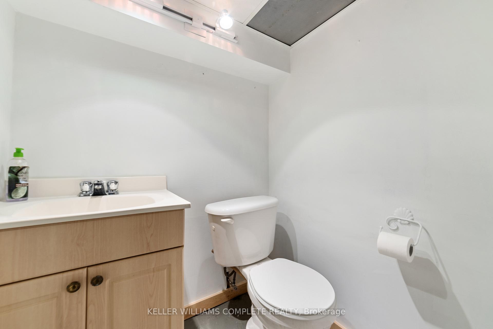 Photo 14 of 138 Albany Avenue, Hamilton, Homeside — HOMEH