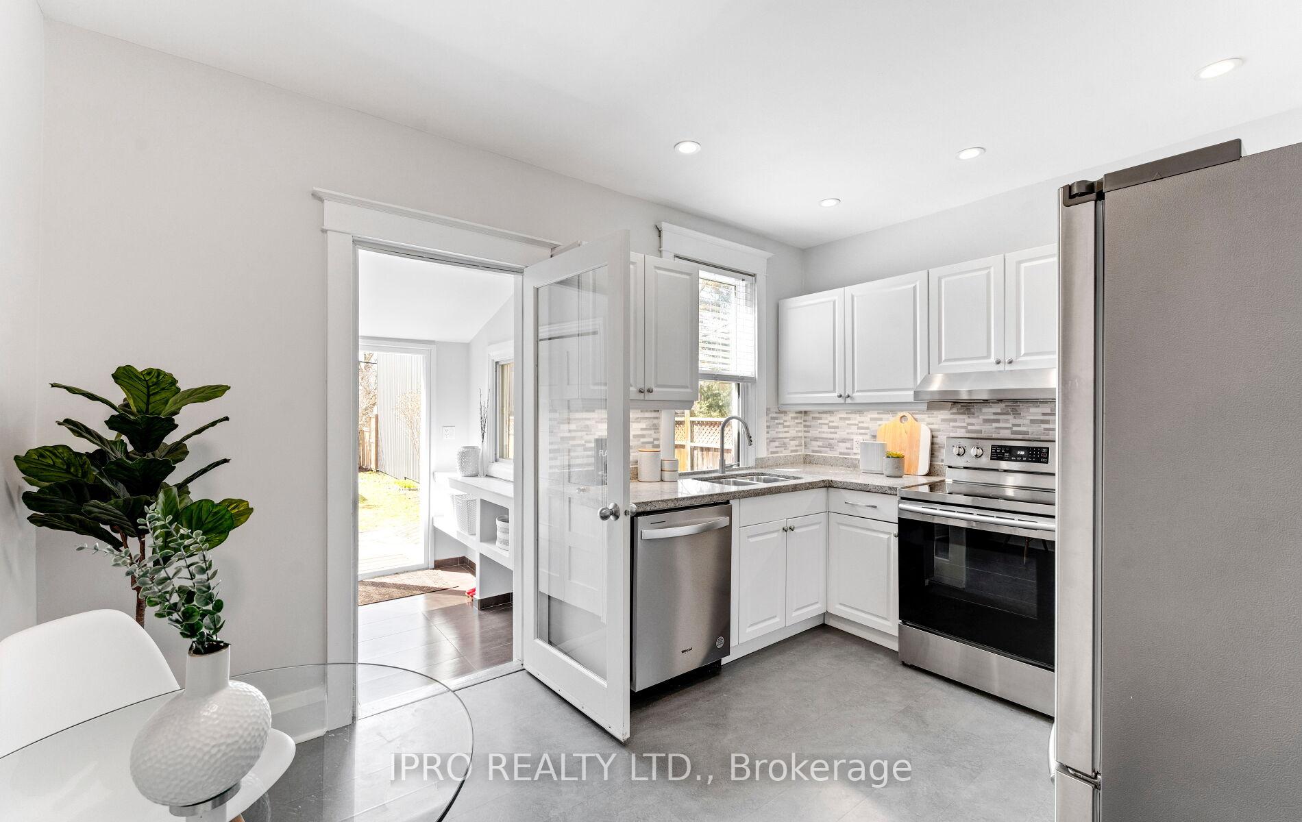 Photo 4 of 22 Lamb Avenue, Toronto, Greenwood-Coxwell — HOMEH