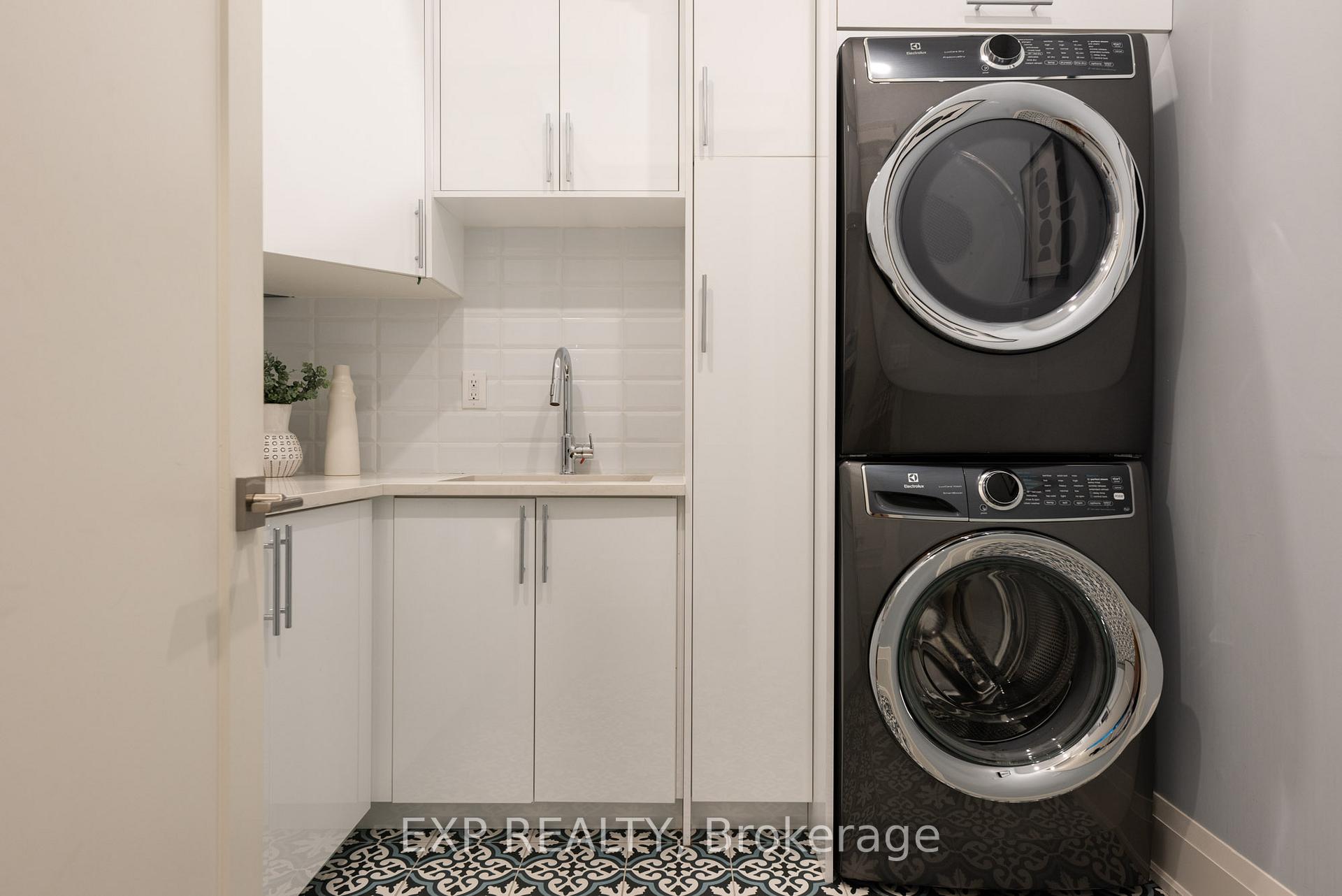 Photo 27 of 908 Bishop Place, Hamilton, Ancaster — HOMEH
