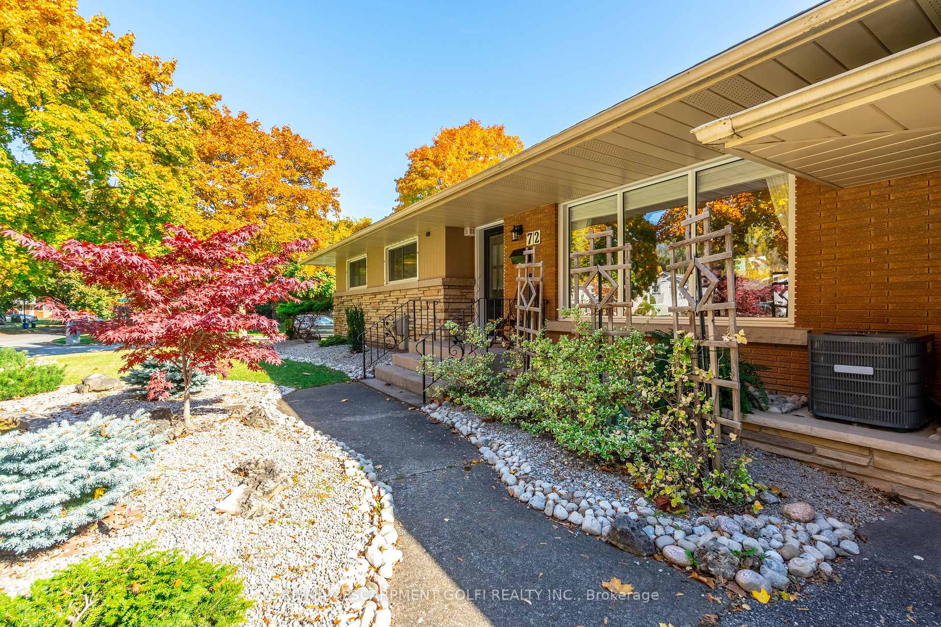 Photo 3 of 72 Richlieu Drive, St. Catharines, Bunting/Linwell — HOMEH