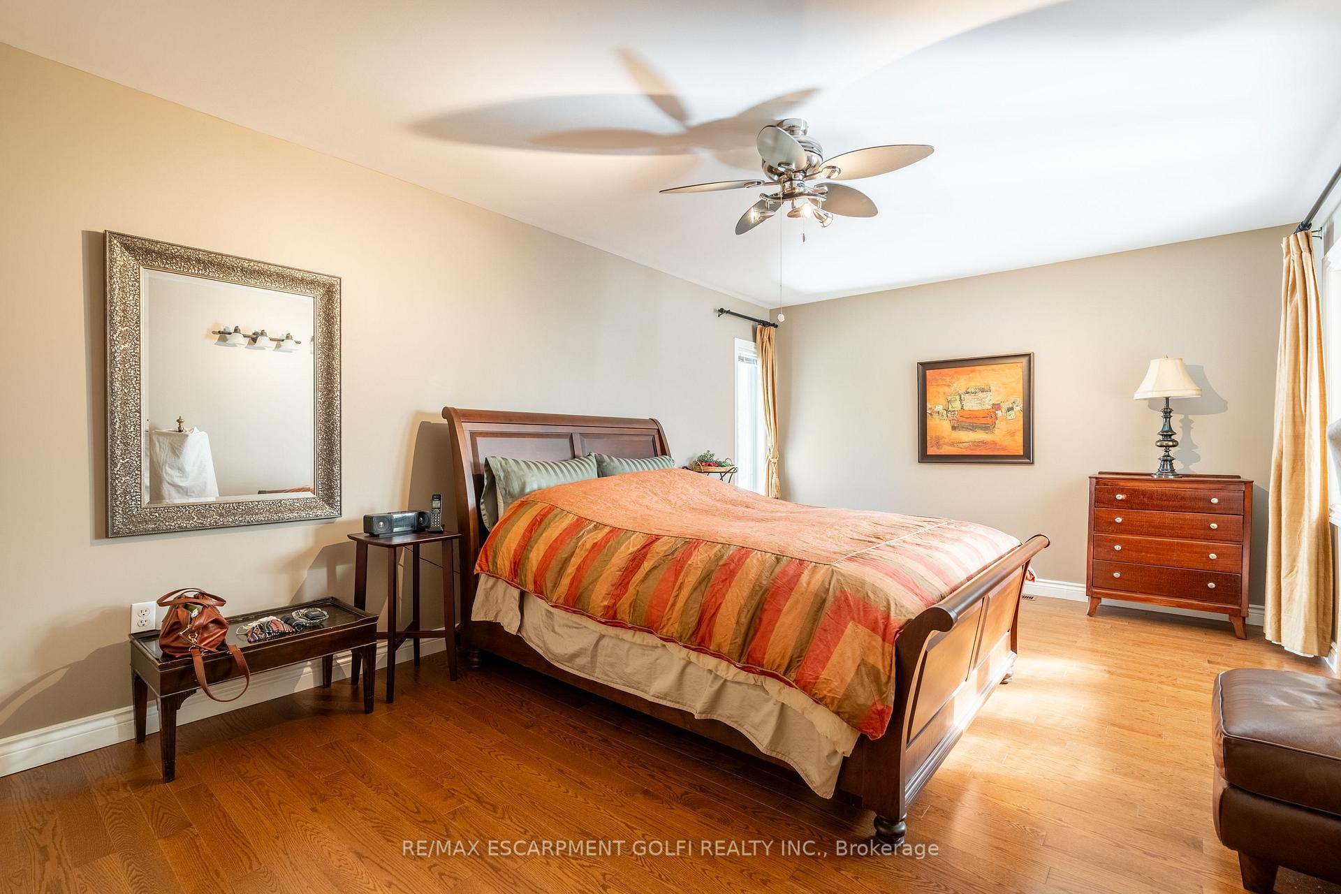 Photo 15 of 72 Richlieu Drive, St. Catharines, Bunting/Linwell — HOMEH