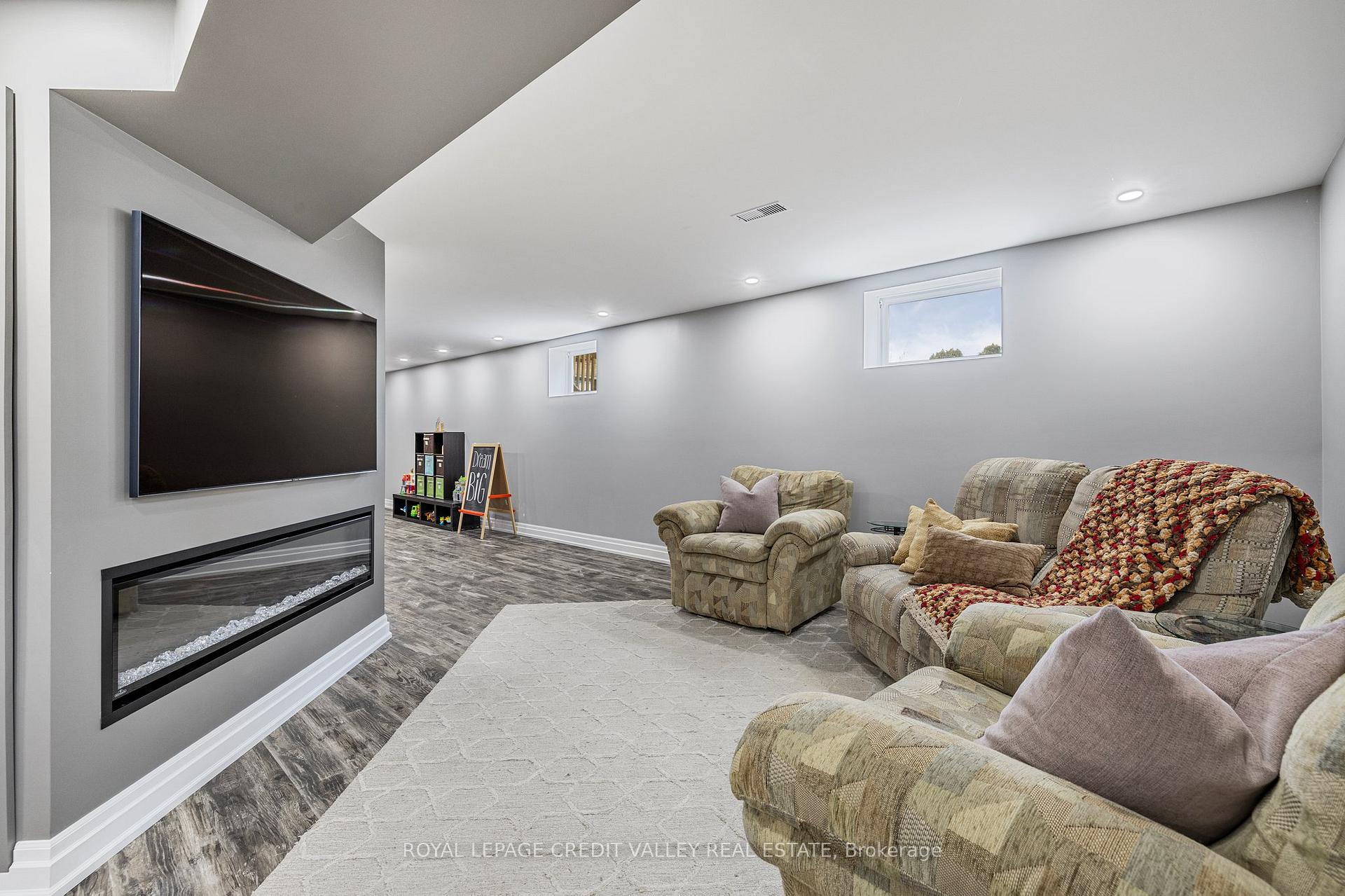 Photo 33 of 69 North Riverdale Drive, Caledon, Inglewood — HOMEH