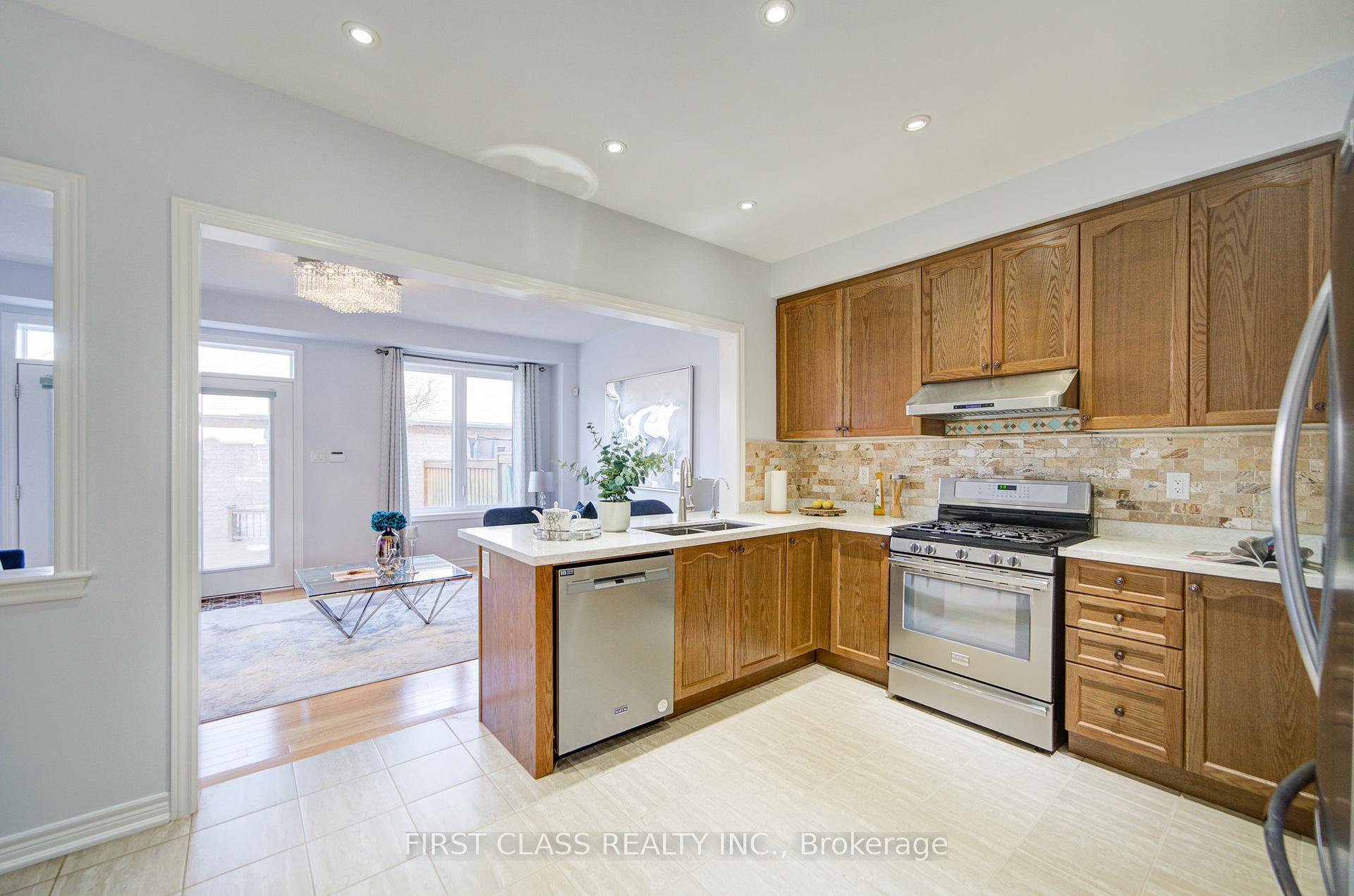 Photo 8 of 126 Cornwall Drive, Markham, Cornell — HOMEH
