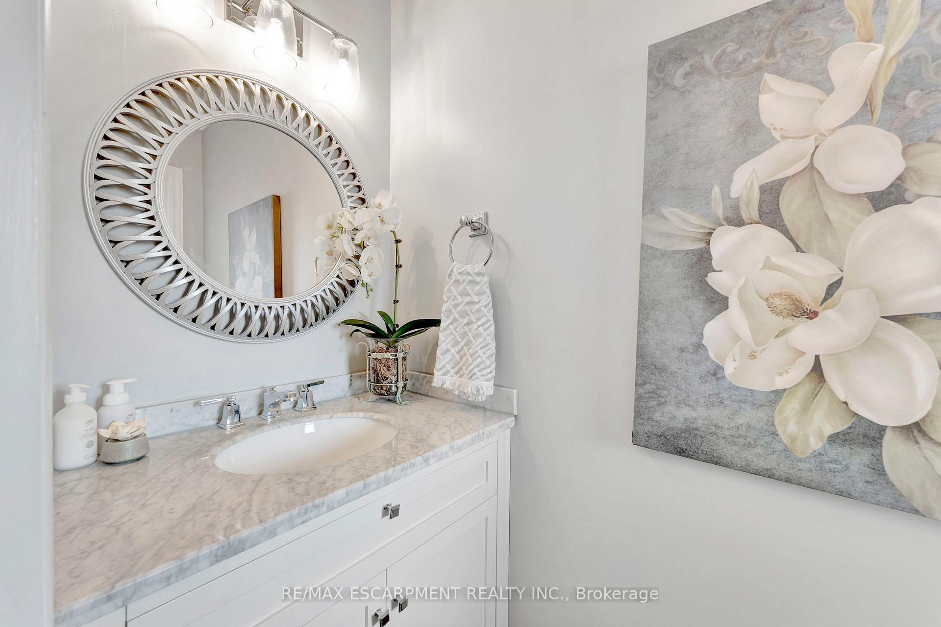 Photo 6 of 112 Harnesworth Crescent, Hamilton, Waterdown — HOMEH