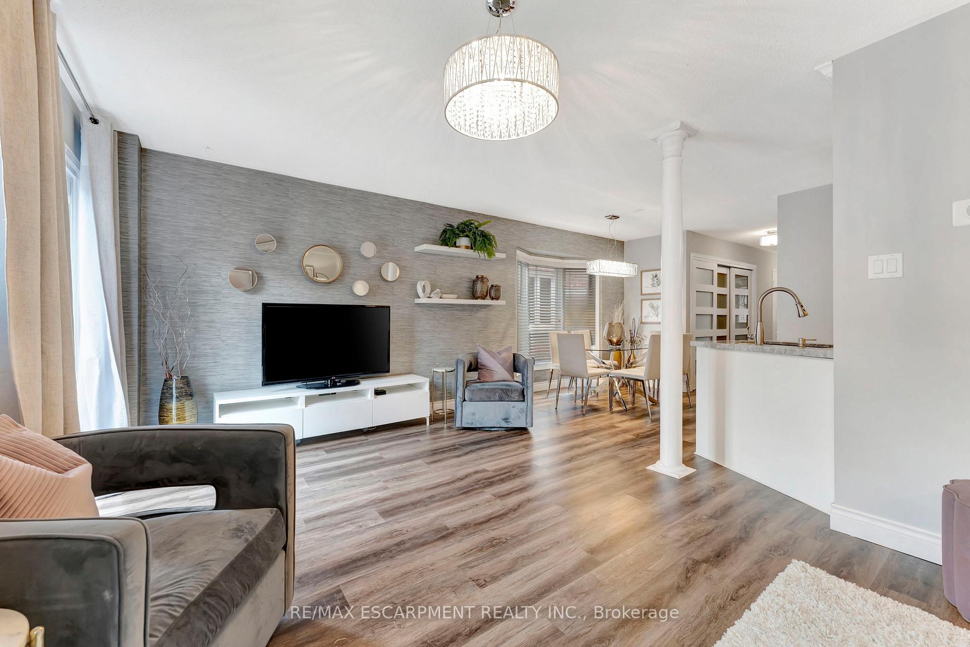 Photo 23 of 112 Harnesworth Crescent, Hamilton, Waterdown — HOMEH