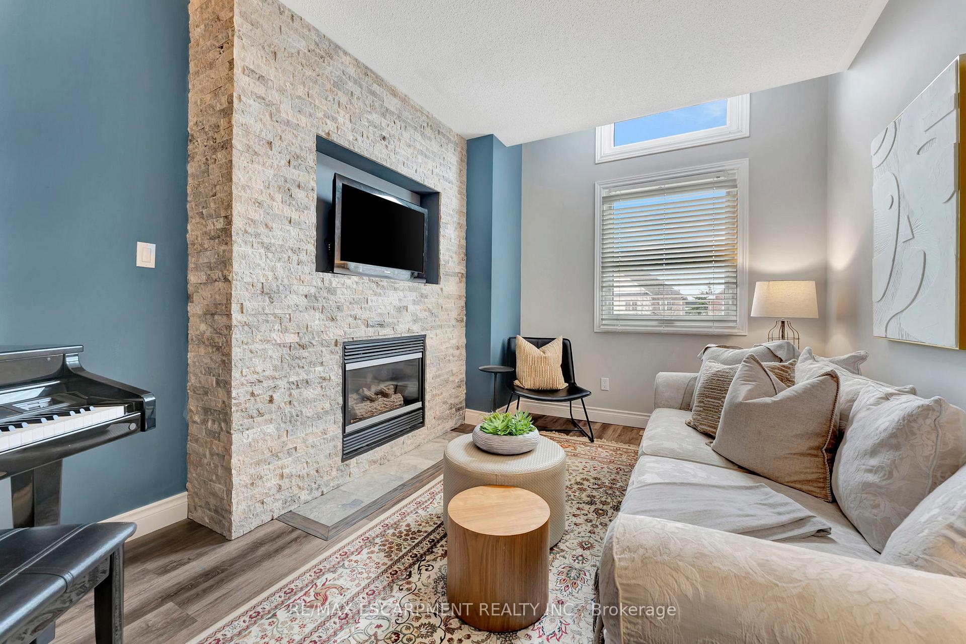 Photo 12 of 112 Harnesworth Crescent, Hamilton, Waterdown — HOMEH