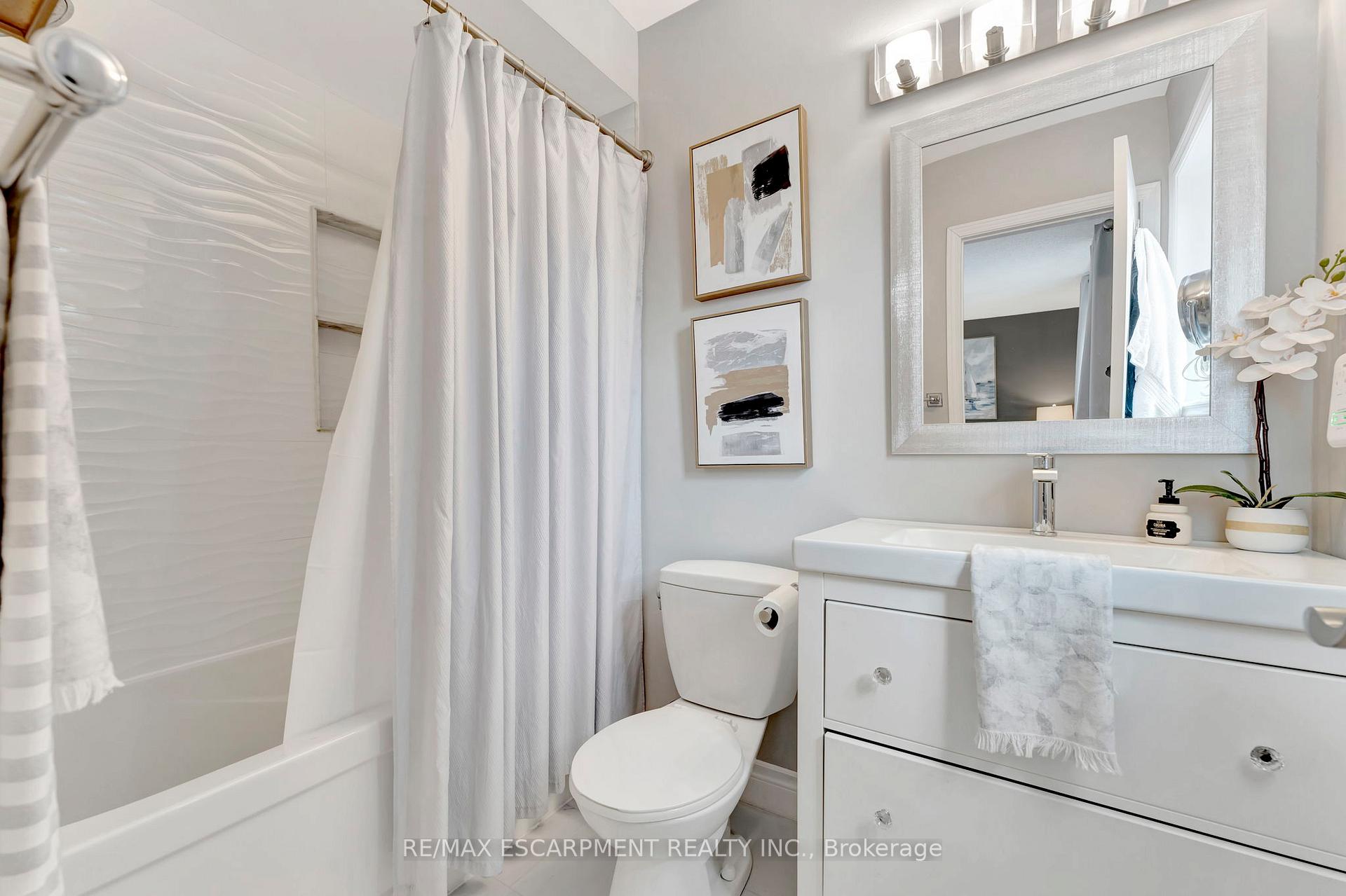 Photo 22 of 112 Harnesworth Crescent, Hamilton, Waterdown — HOMEH