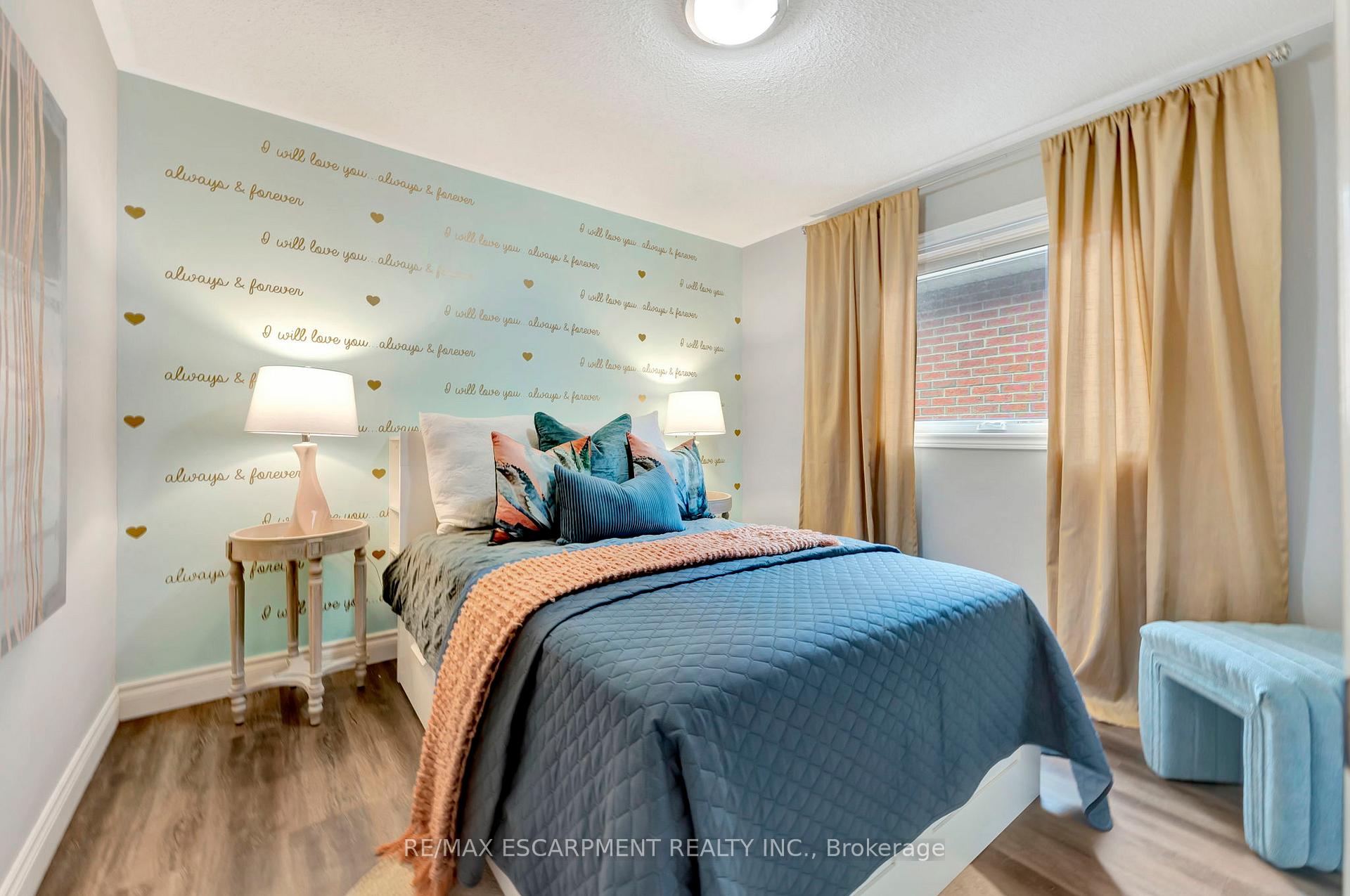 Photo 20 of 112 Harnesworth Crescent, Hamilton, Waterdown — HOMEH