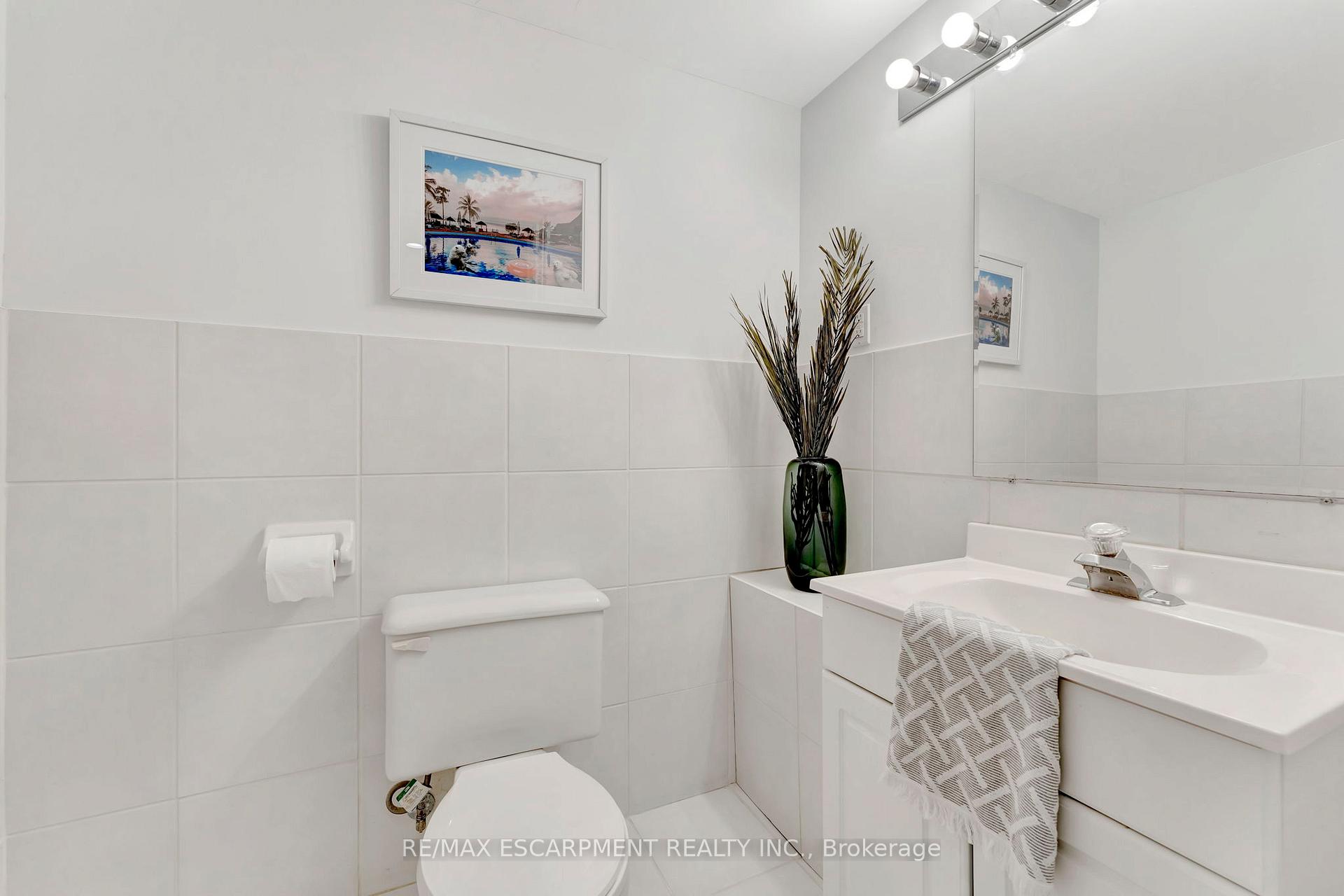Photo 11 of 112 Harnesworth Crescent, Hamilton, Waterdown — HOMEH