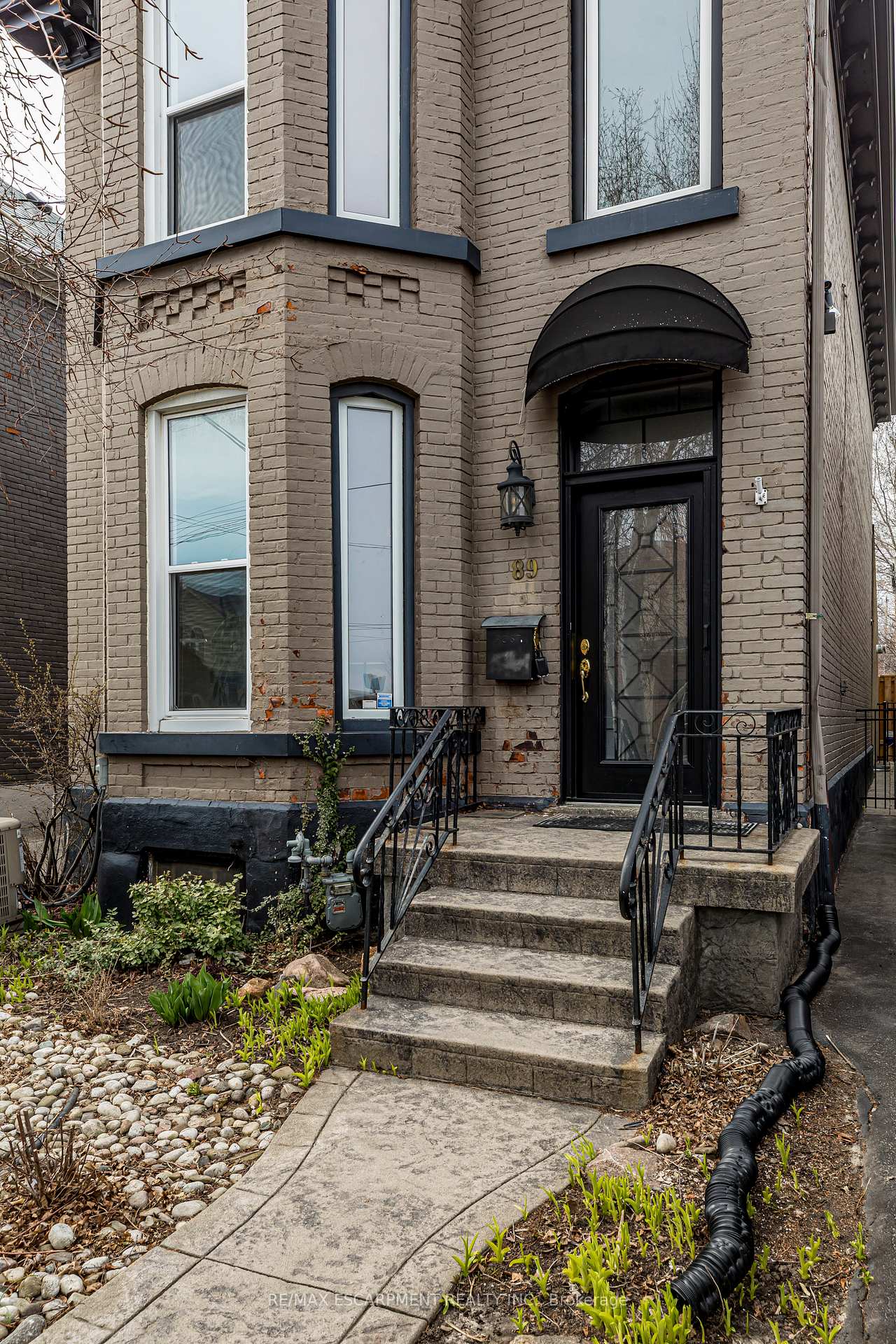 Photo 10 of 89 Crooks Street, Hamilton, Strathcona — HOMEH