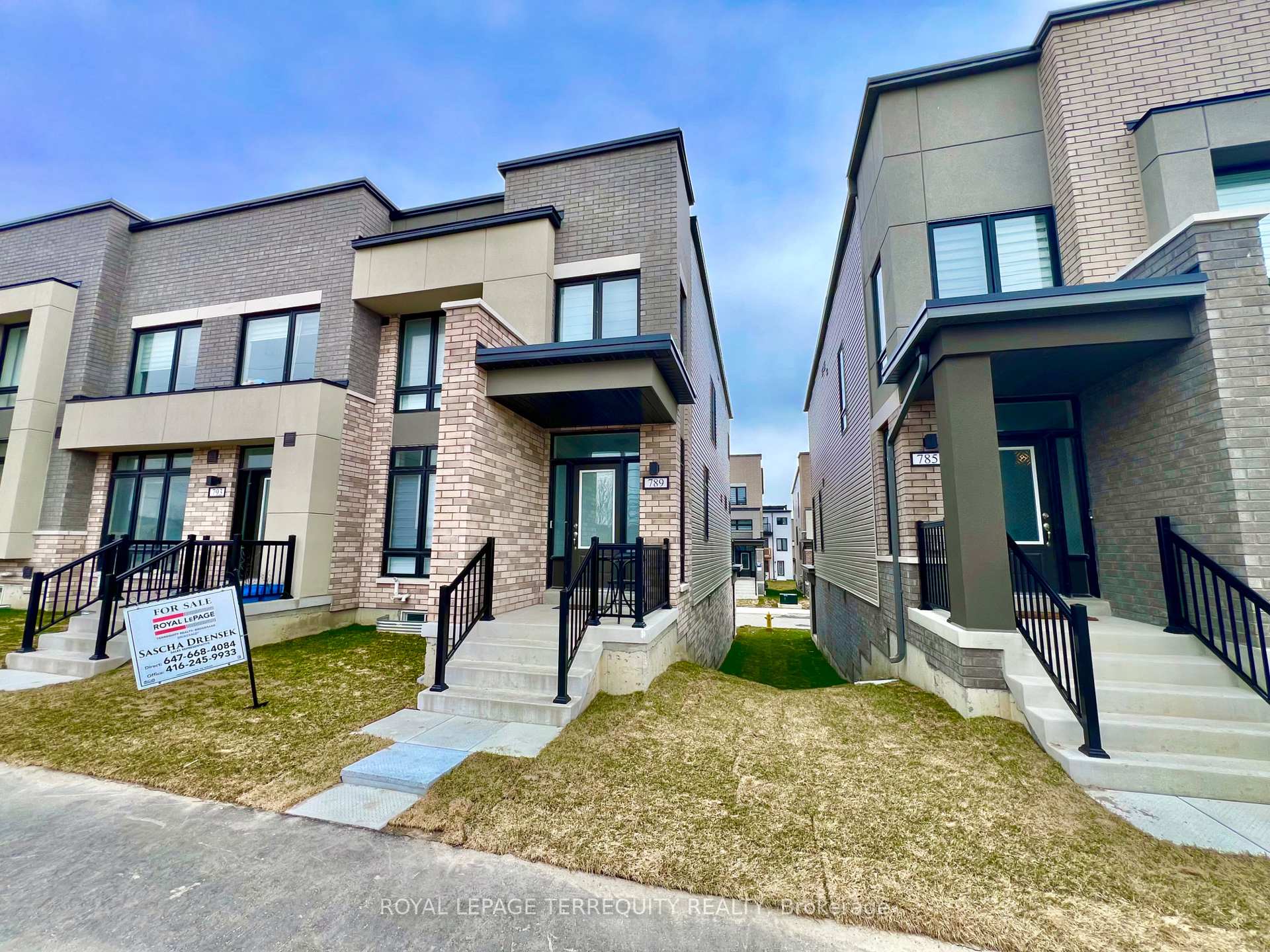 Photo 3 of 789 Conlin Road E, Oshawa, Samac — HOMEH