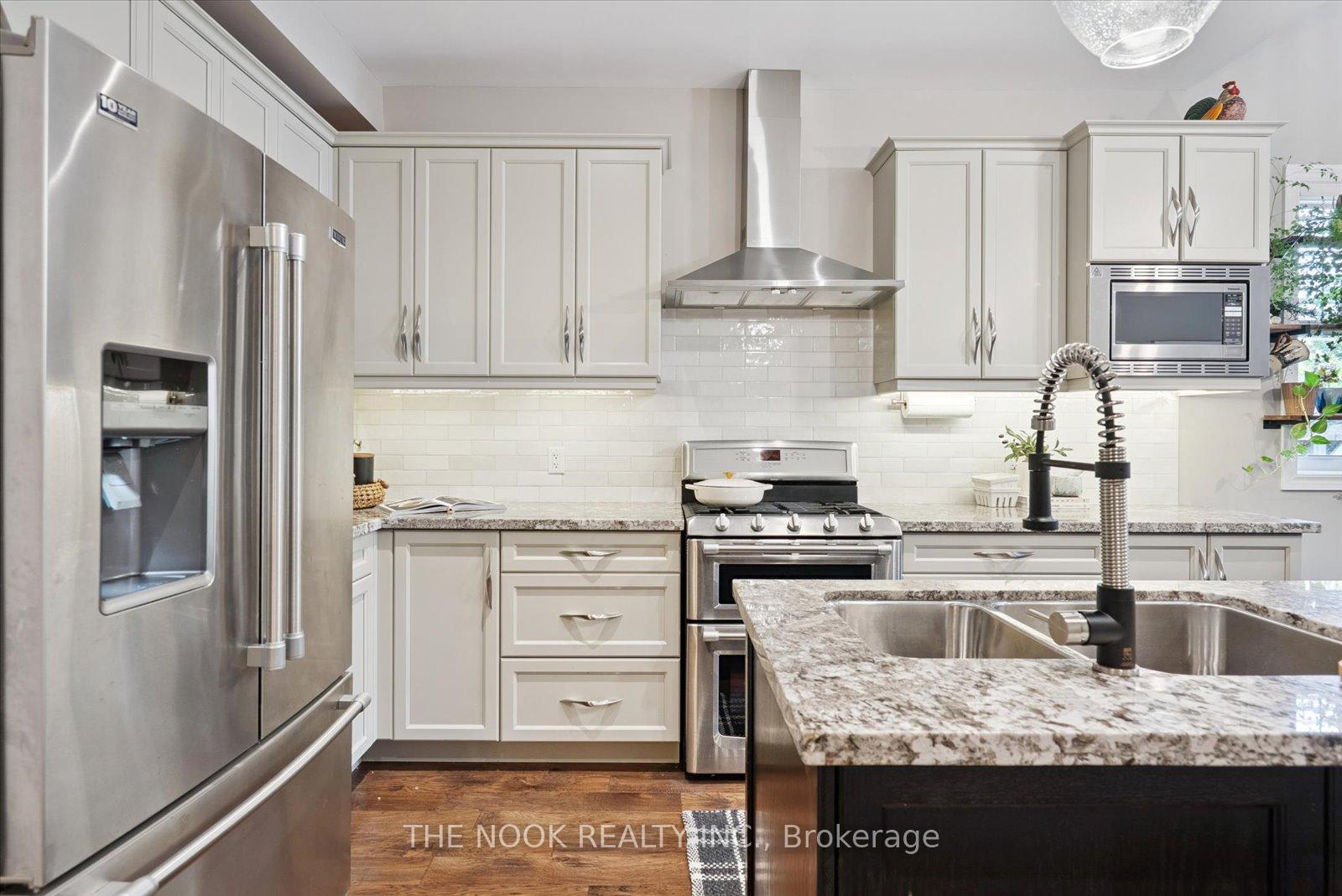 Photo 5 of 18 Mahaffy Place, Clarington, Courtice — HOMEH
