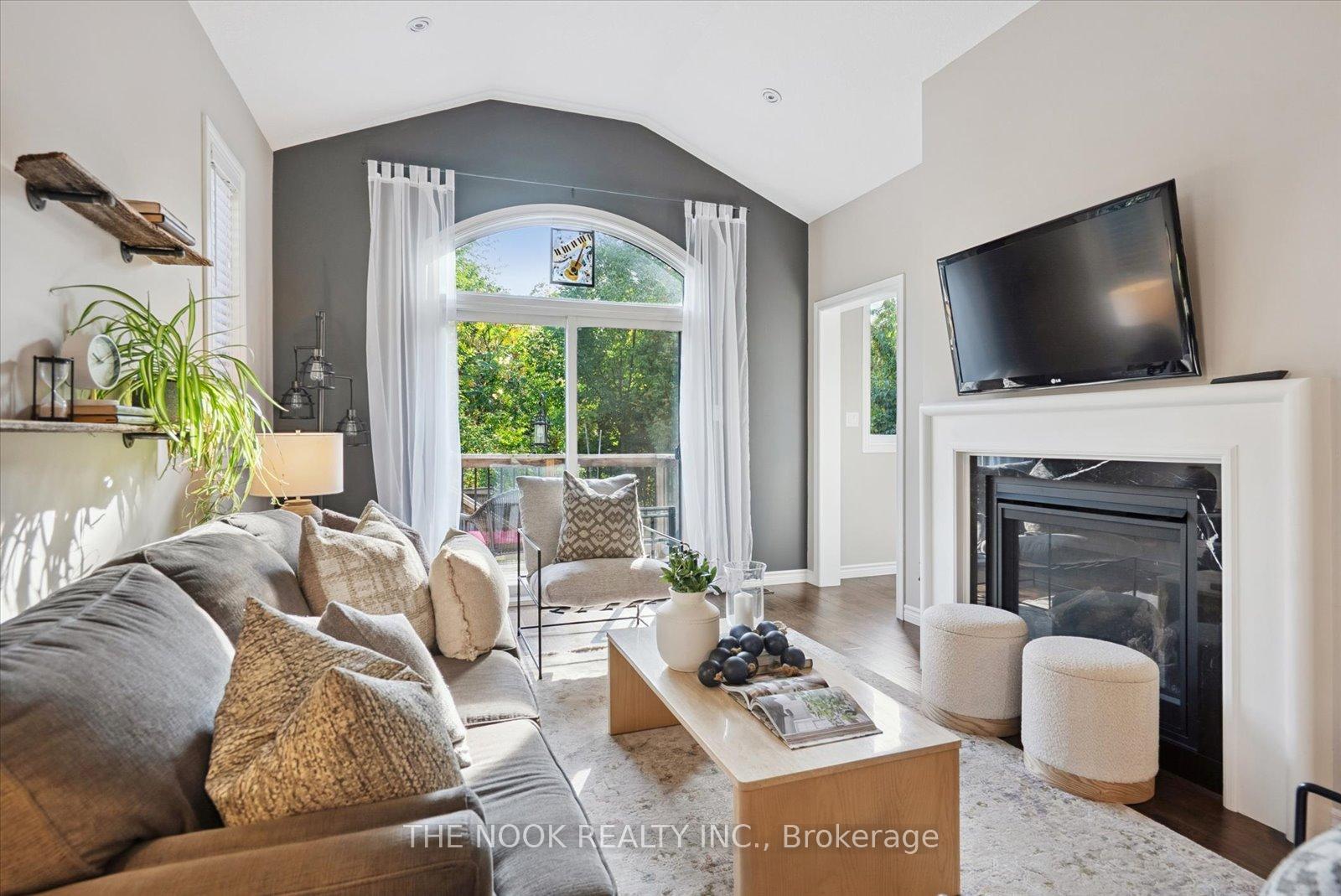 Photo 9 of 18 Mahaffy Place, Clarington, Courtice — HOMEH