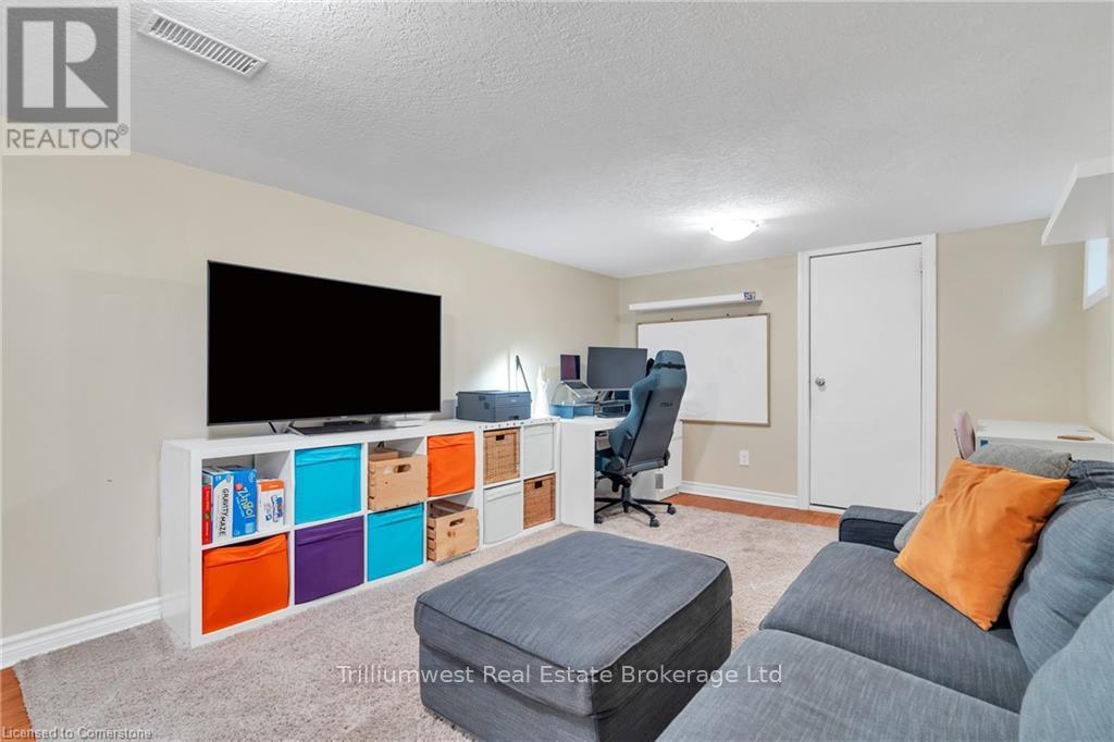 Photo 41 of 241 Margaret Avenue, Kitchener — HOMEH