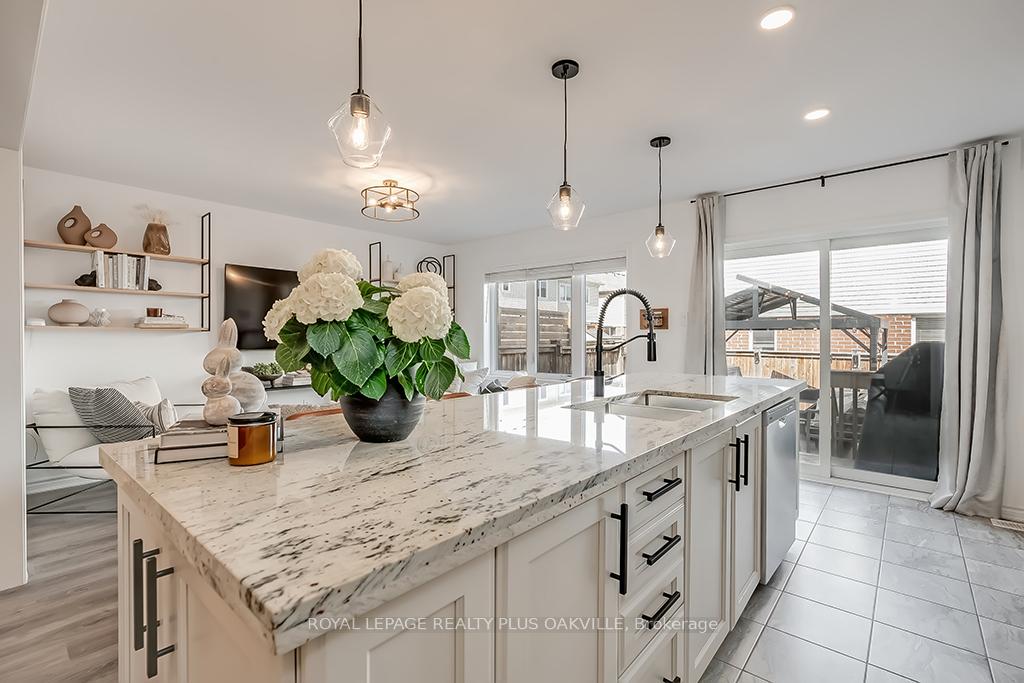 Photo 12 of 136 Mcmonies Drive, Hamilton, Waterdown — HOMEH