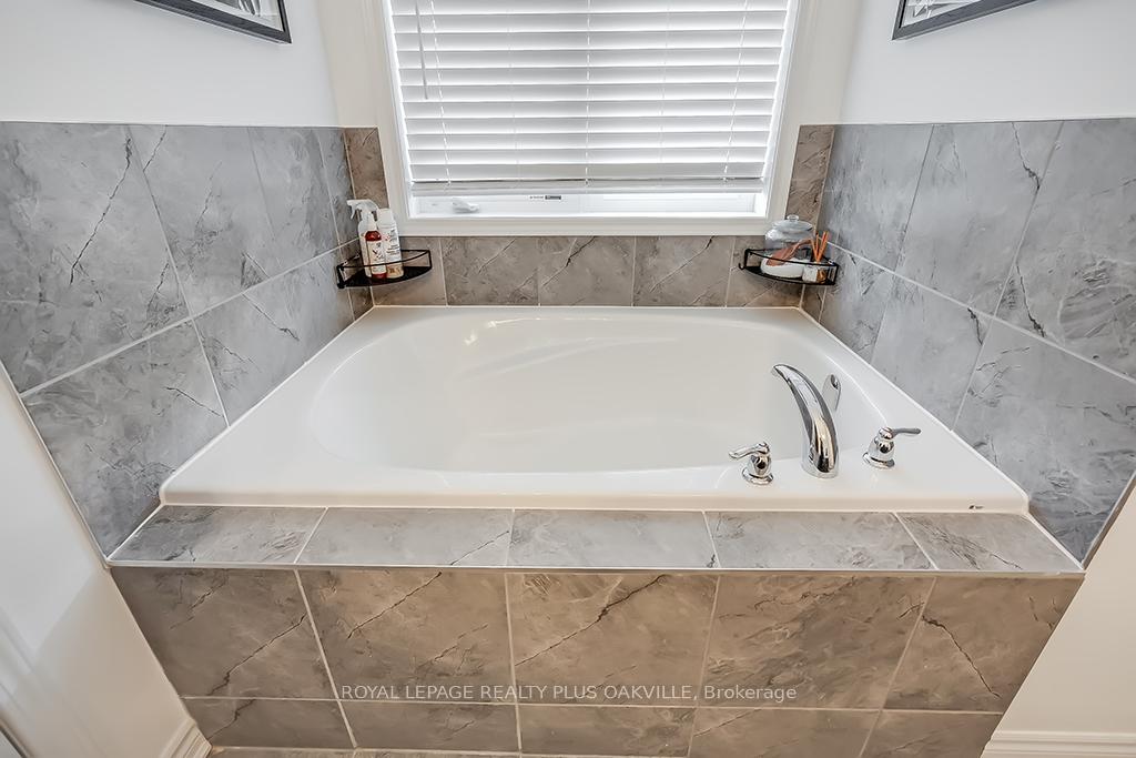 Photo 30 of 136 Mcmonies Drive, Hamilton, Waterdown — HOMEH