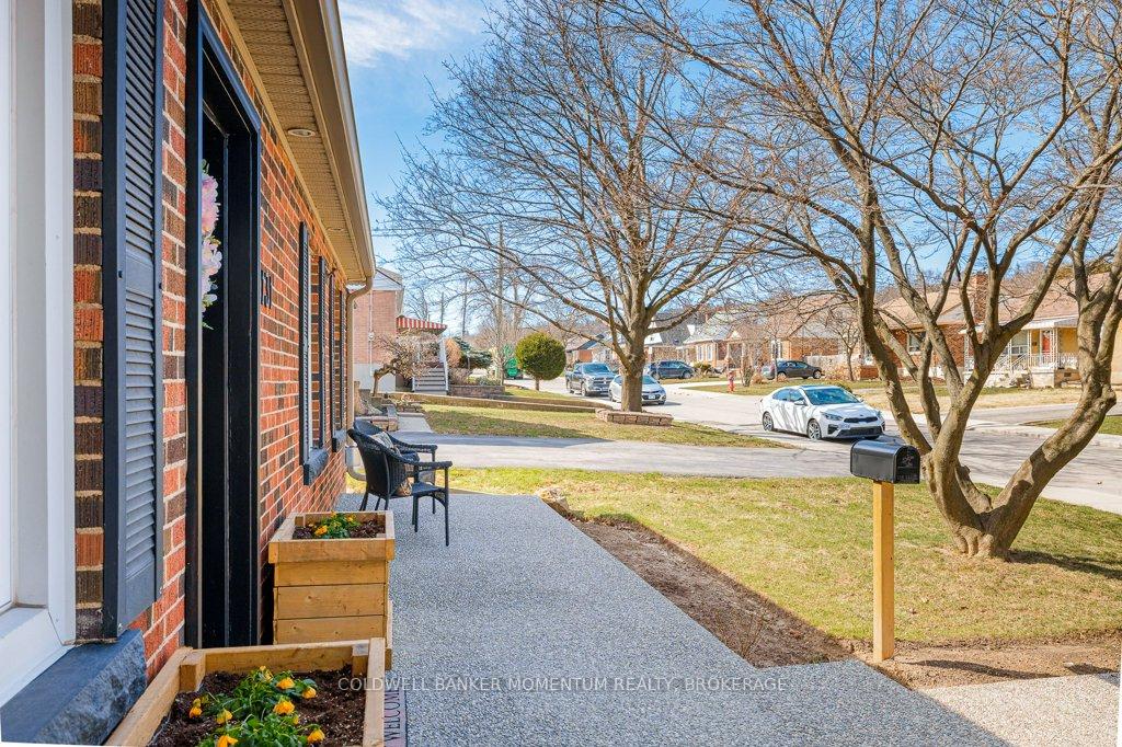 Photo 3 of 131 Stewartdale Avenue, Hamilton, Rosedale — HOMEH