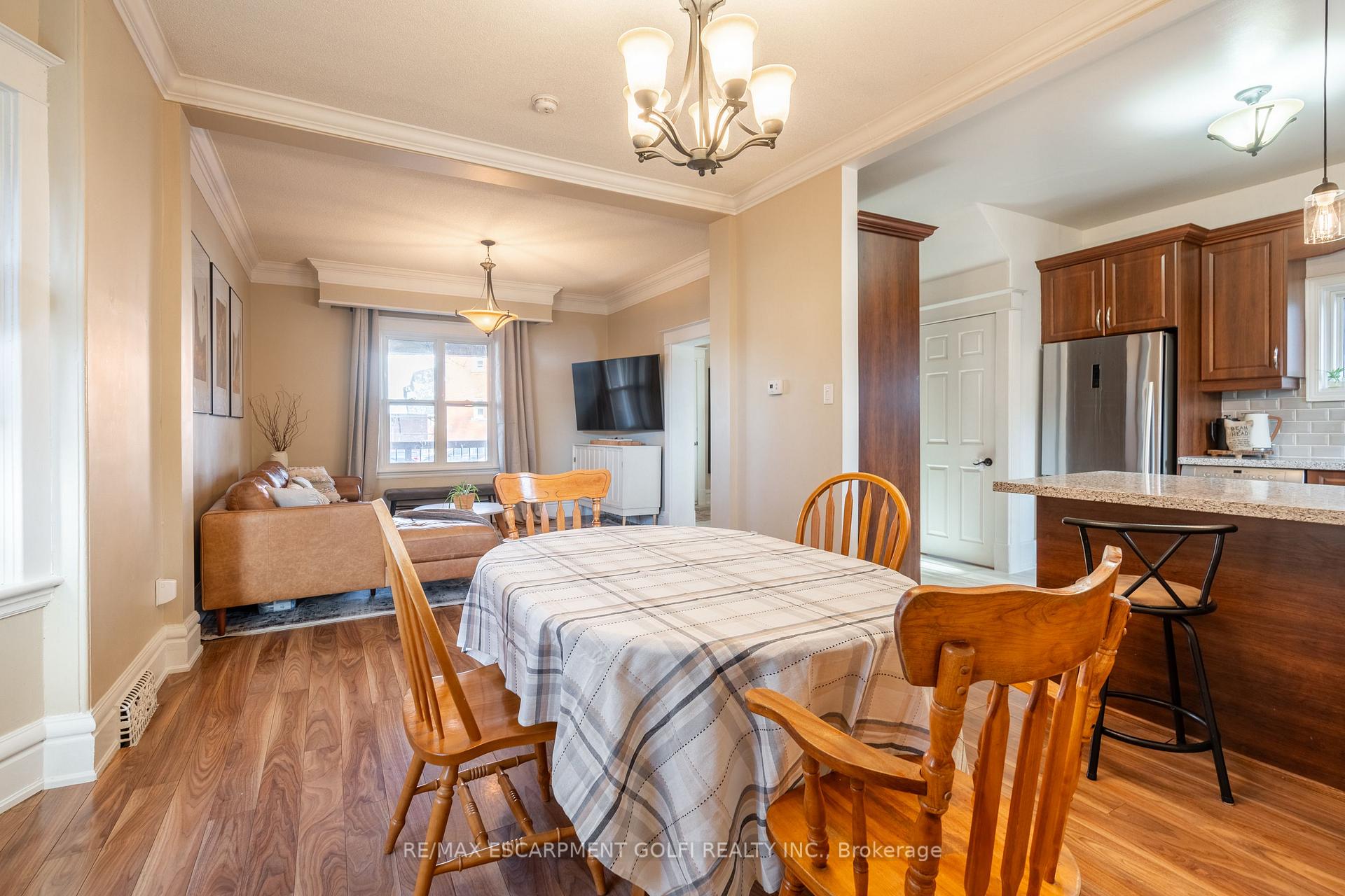 Photo 11 of 10 Belview Avenue, Hamilton, Crown Point — HOMEH