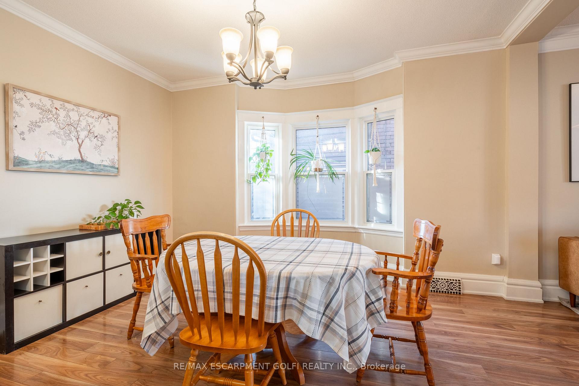 Photo 4 of 10 Belview Avenue, Hamilton, Crown Point — HOMEH