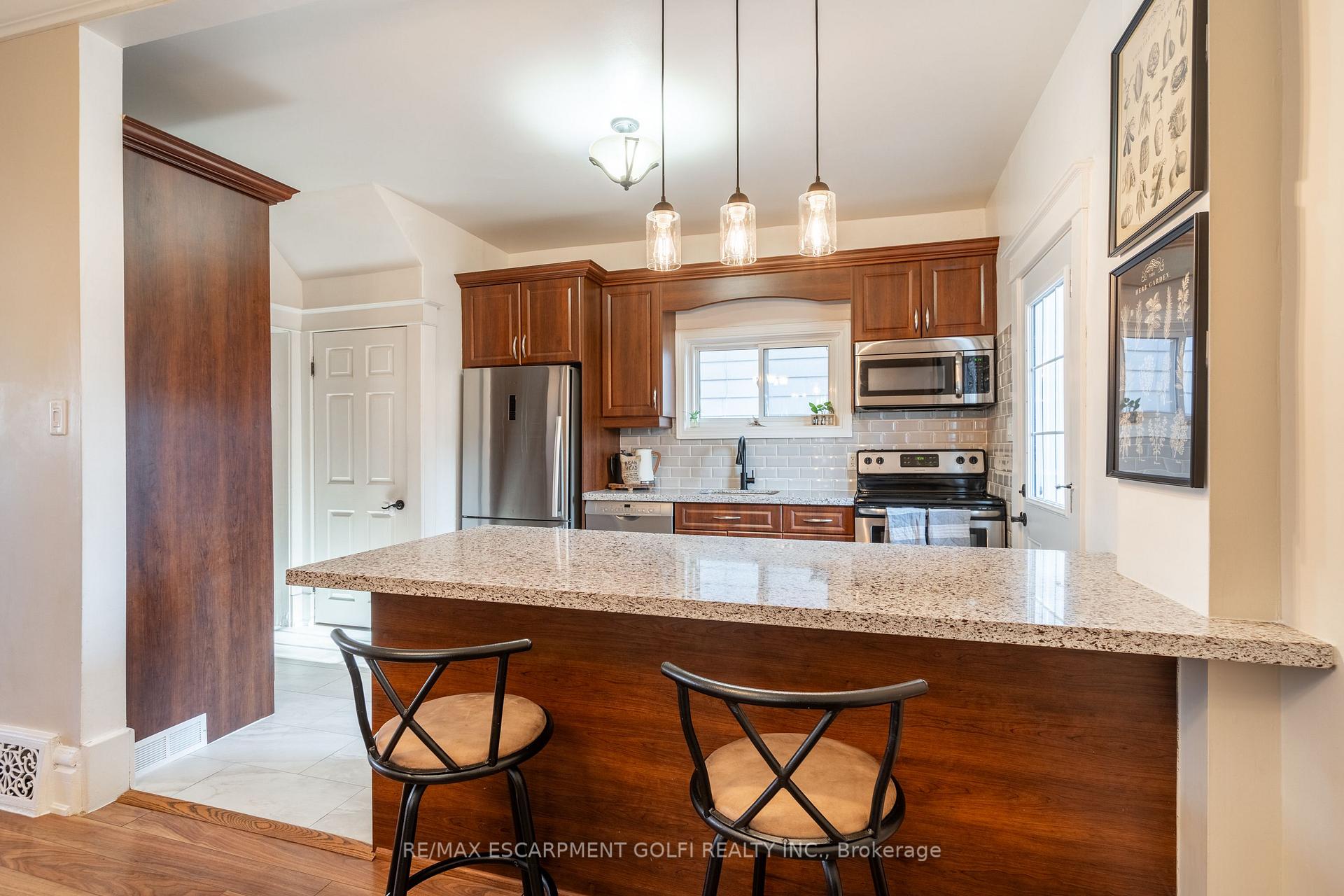 Photo 7 of 10 Belview Avenue, Hamilton, Crown Point — HOMEH