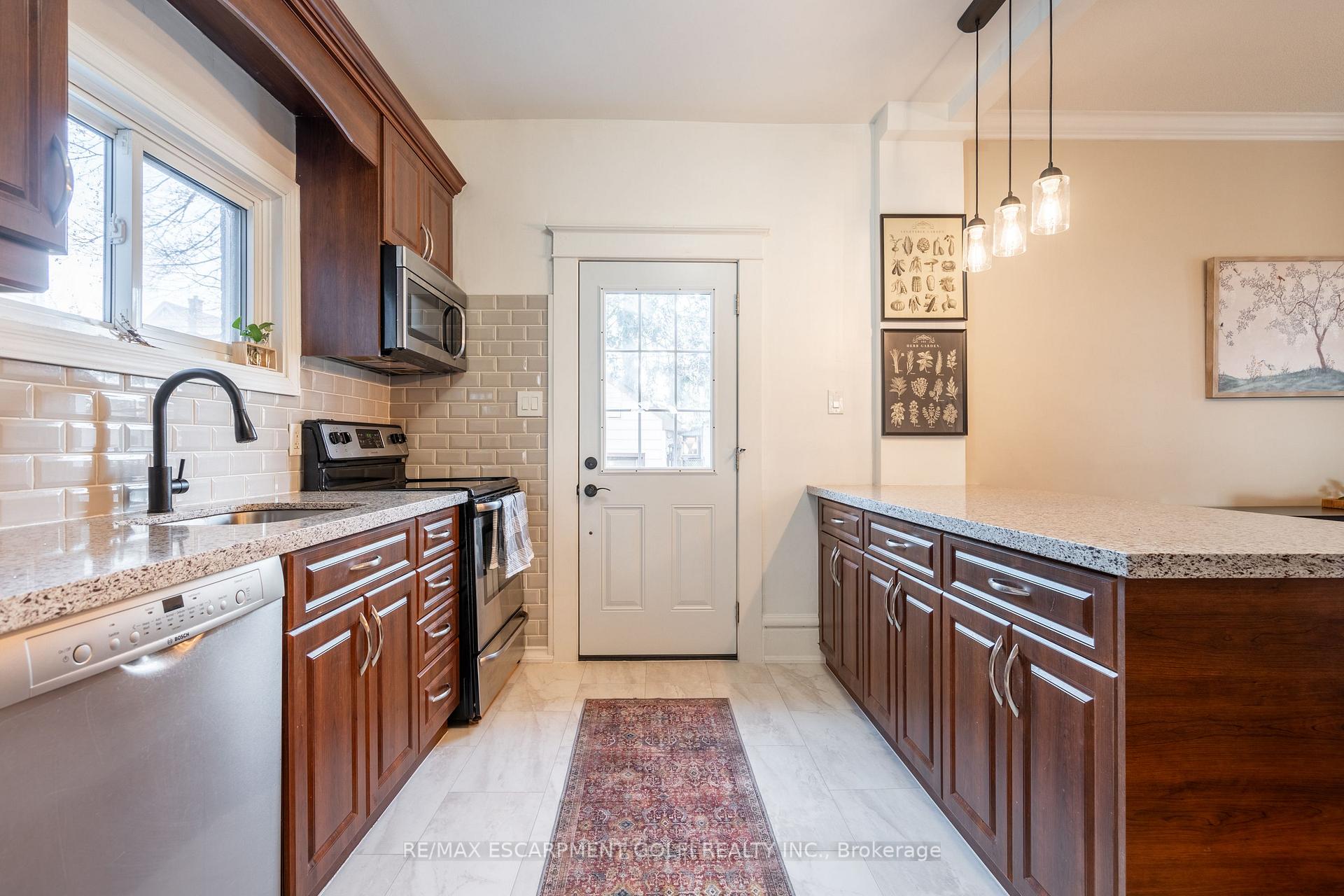 Photo 8 of 10 Belview Avenue, Hamilton, Crown Point — HOMEH
