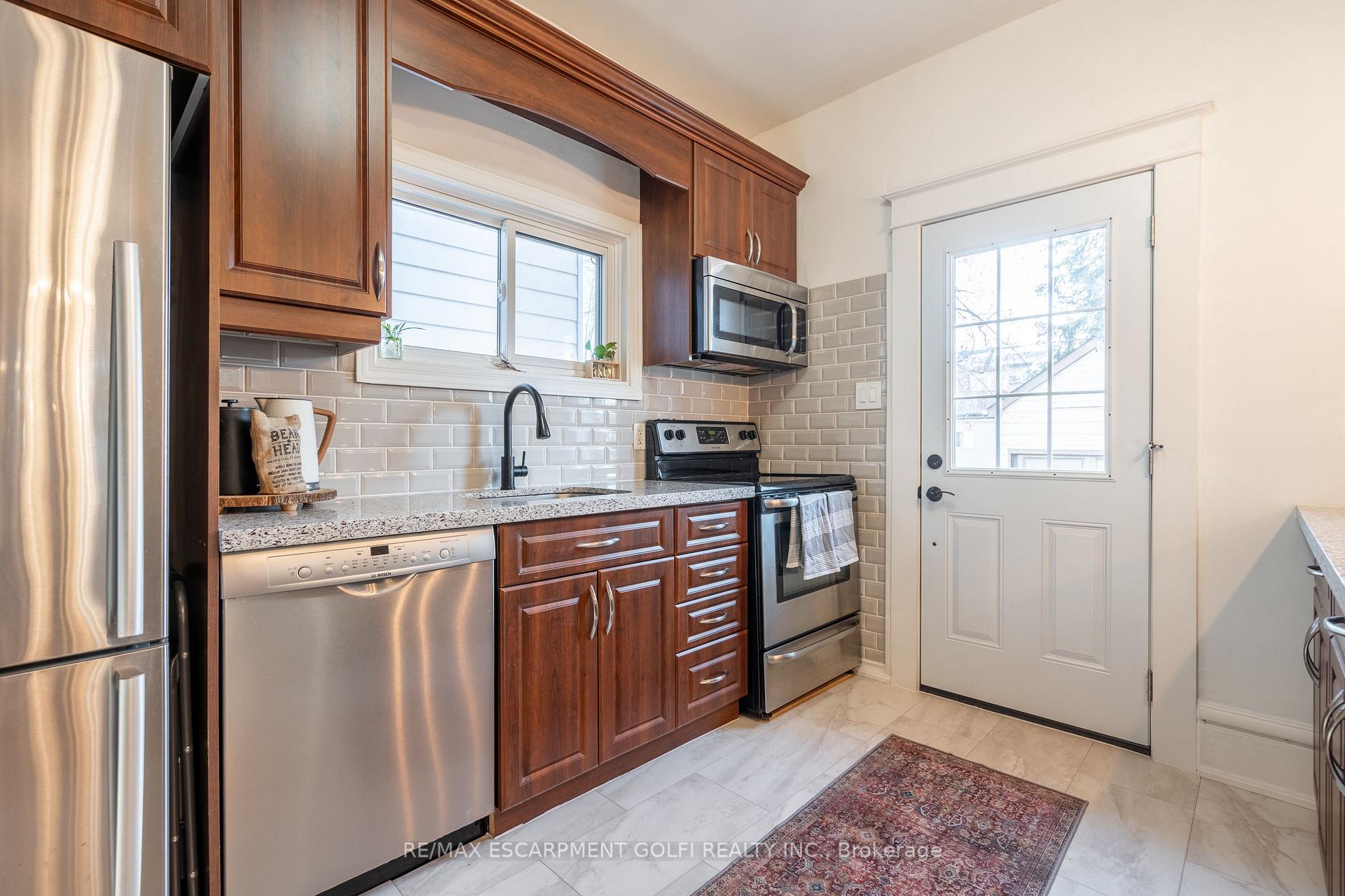 Photo 6 of 10 Belview Avenue, Hamilton, Crown Point — HOMEH